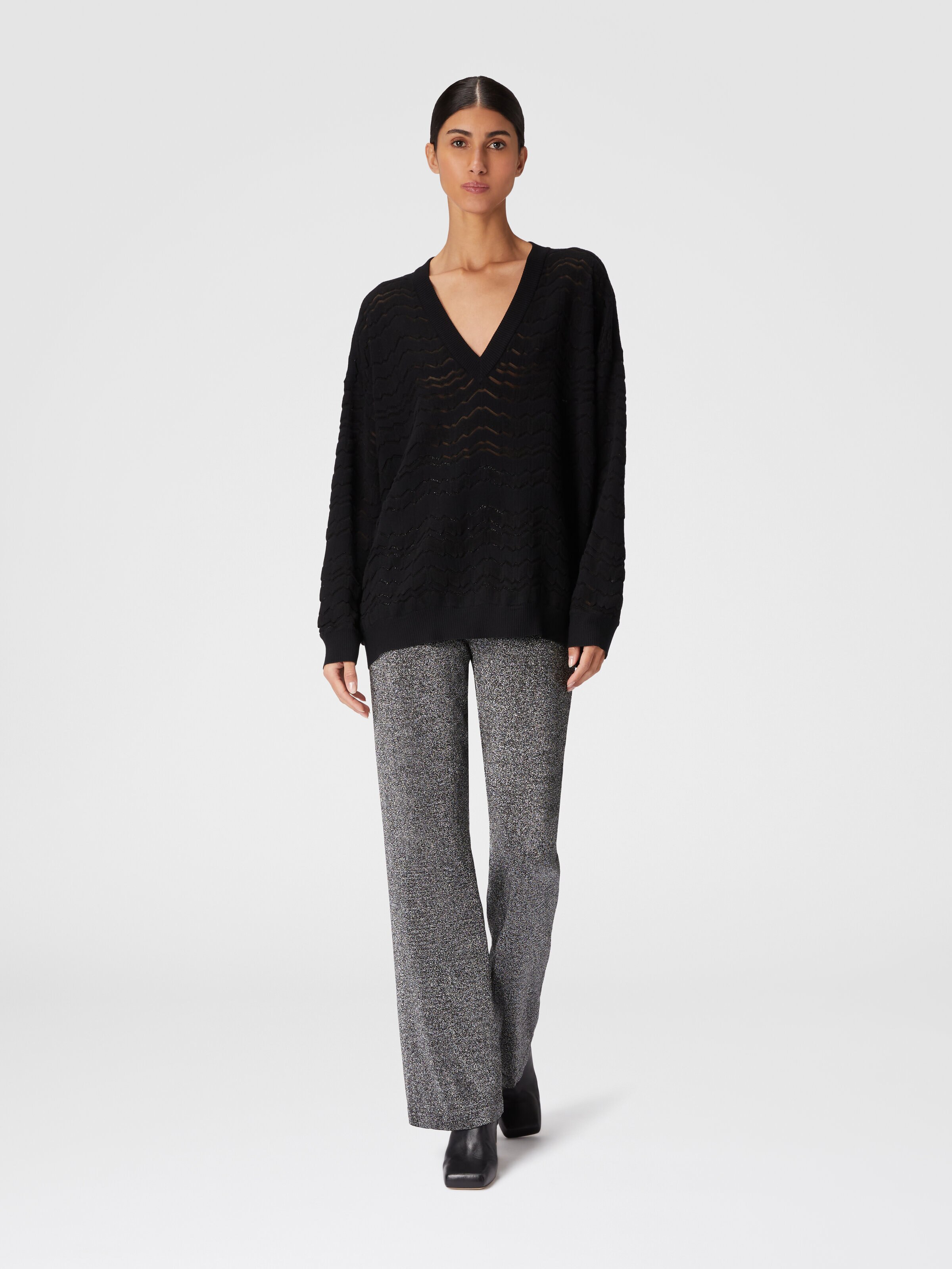 Pullover with V-neckline and tone-on-tone zigzag, Black    - 1