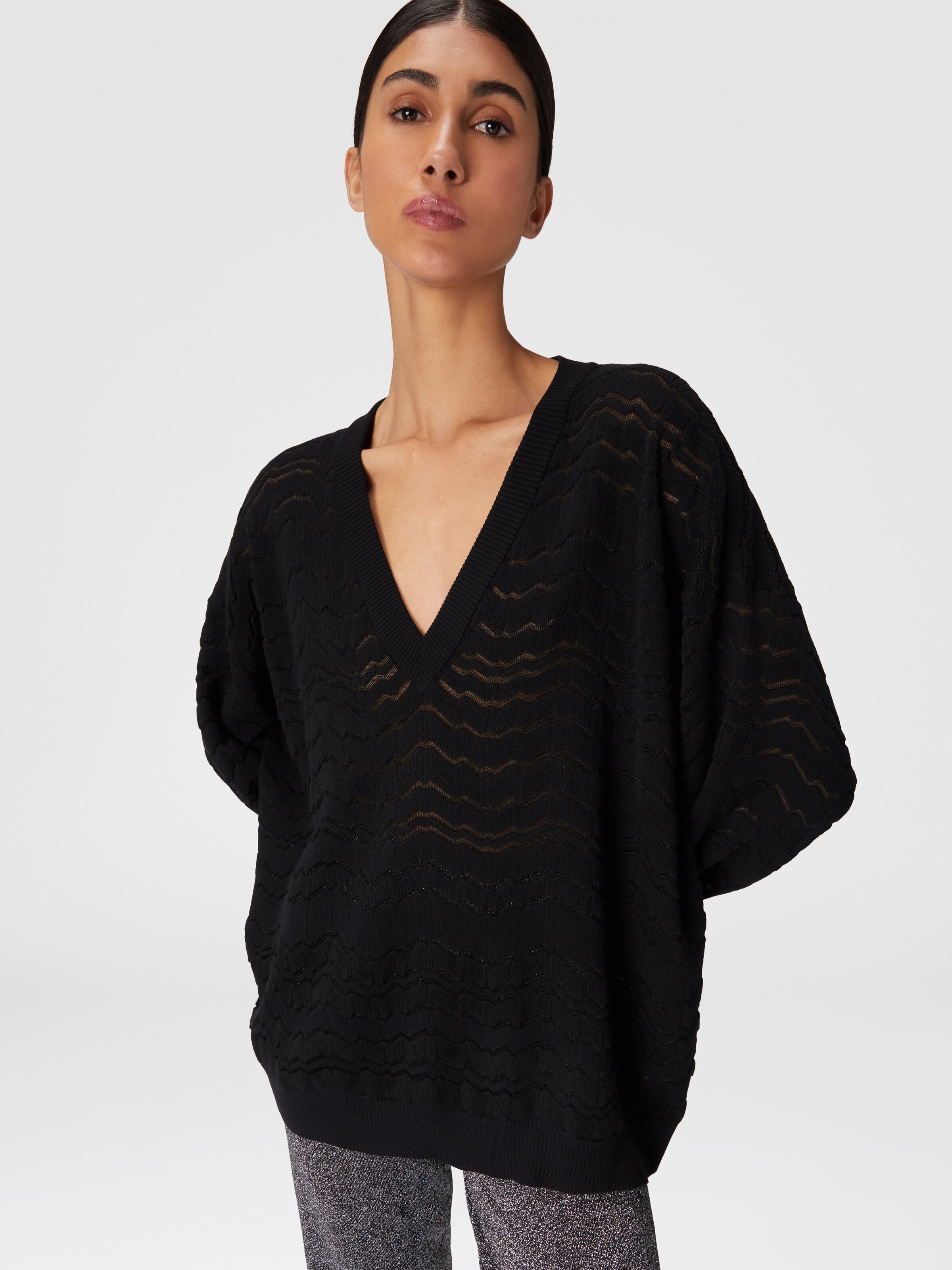 Pullover with V-neckline and tone-on-tone zigzag, Black    - 3
