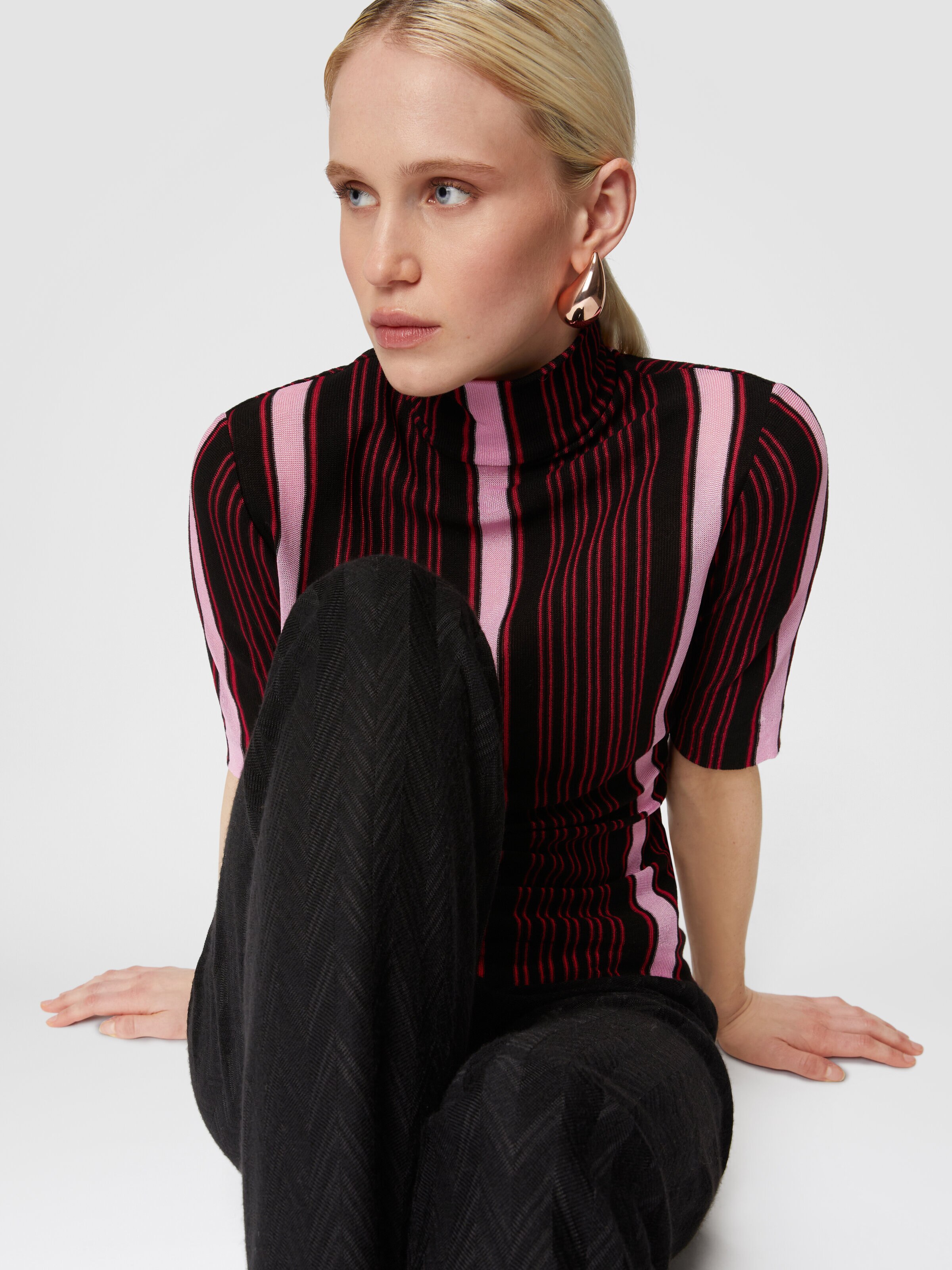 Short-sleeved turtleneck in striped cotton and viscose, Black & Pink - 4