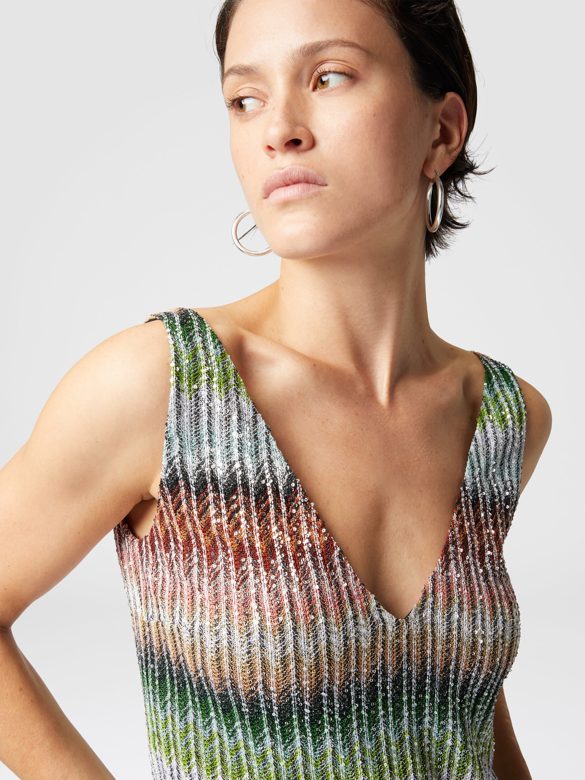 Short dress in gradient zig zag knit with sequins, Multicoloured  - 4