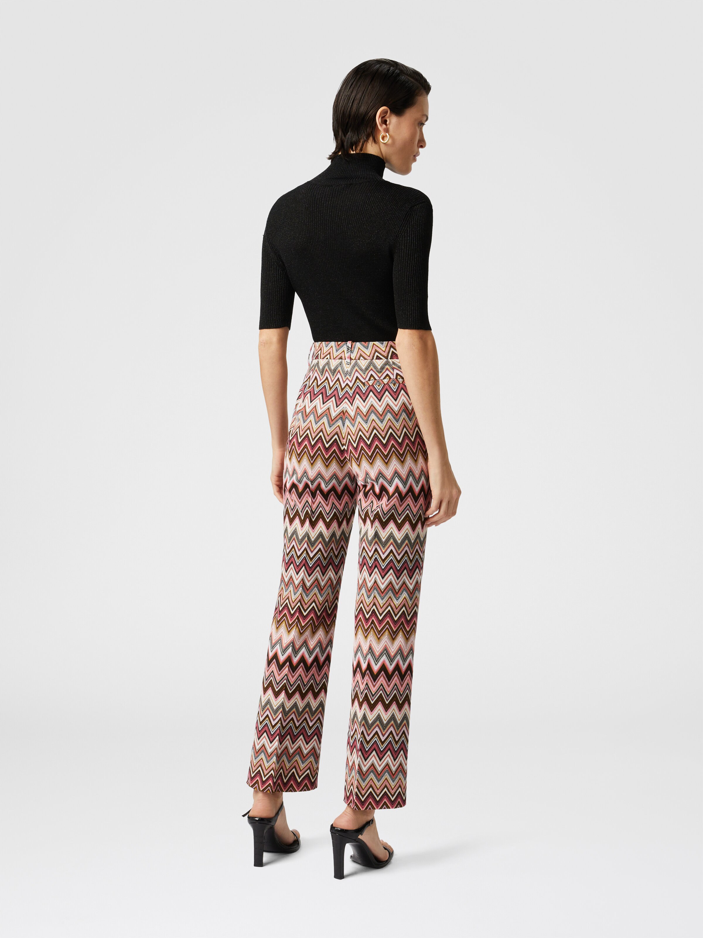 Pantalón clásico en zigzag con bajo recortado, Multicolor  - 2
