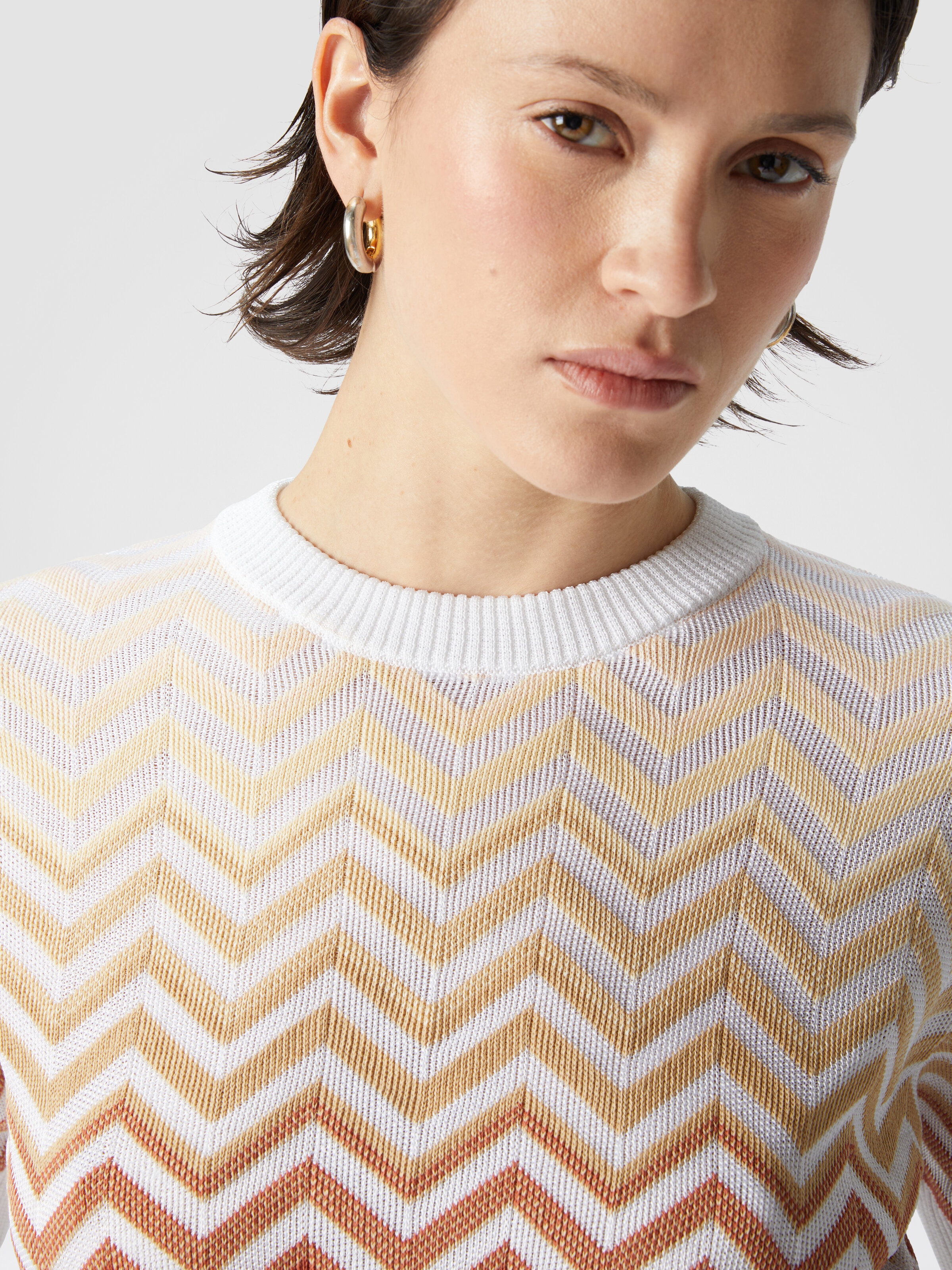 Short-sleeved crewneck sweater with dégradé chevron motif, Multicoloured  - 4