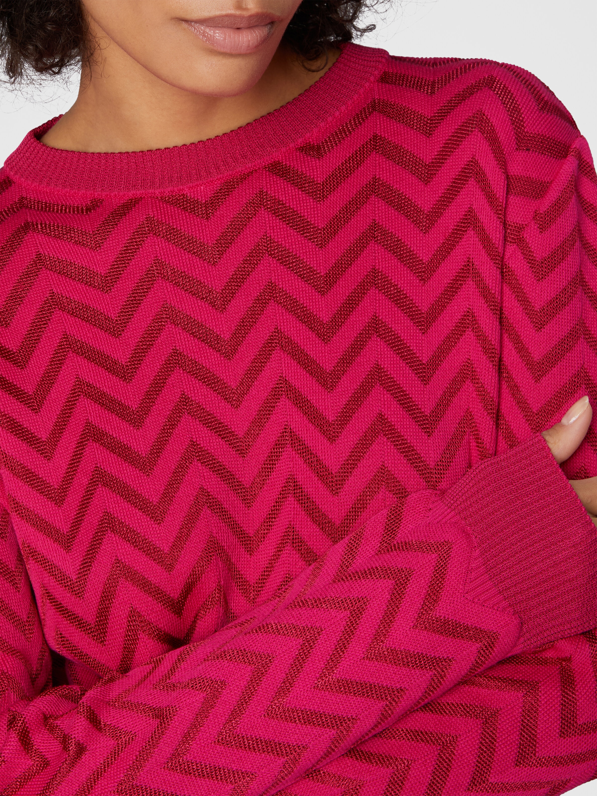 Tone-on-tone chevron crewneck sweater, Magenta Red - 4