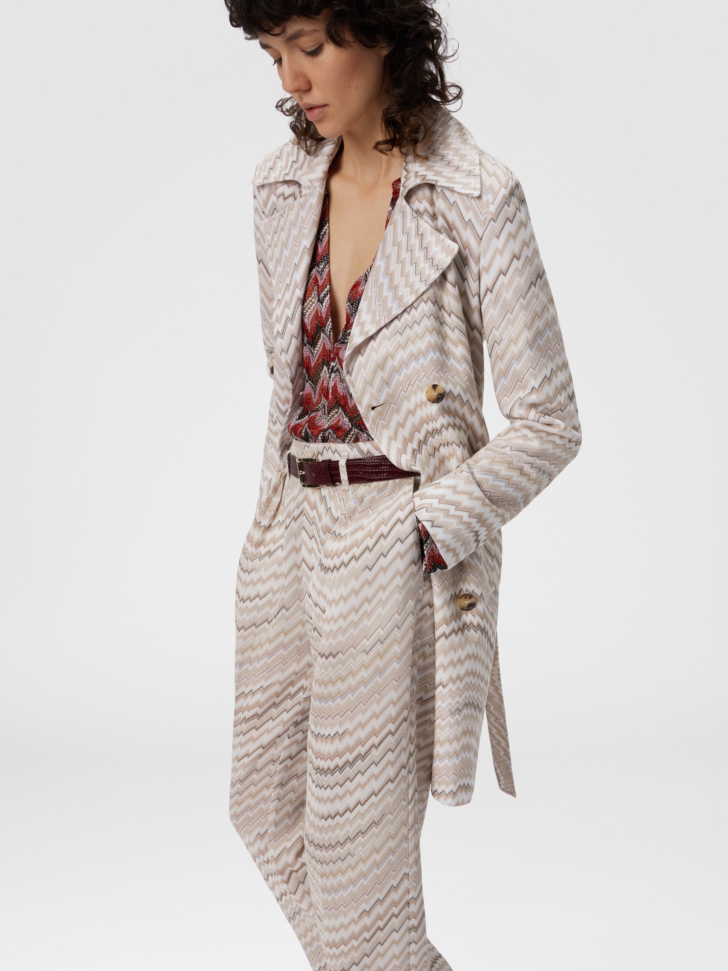 Trench cruzado con motivo zigzag ondulado, Blanco & Beige - 3