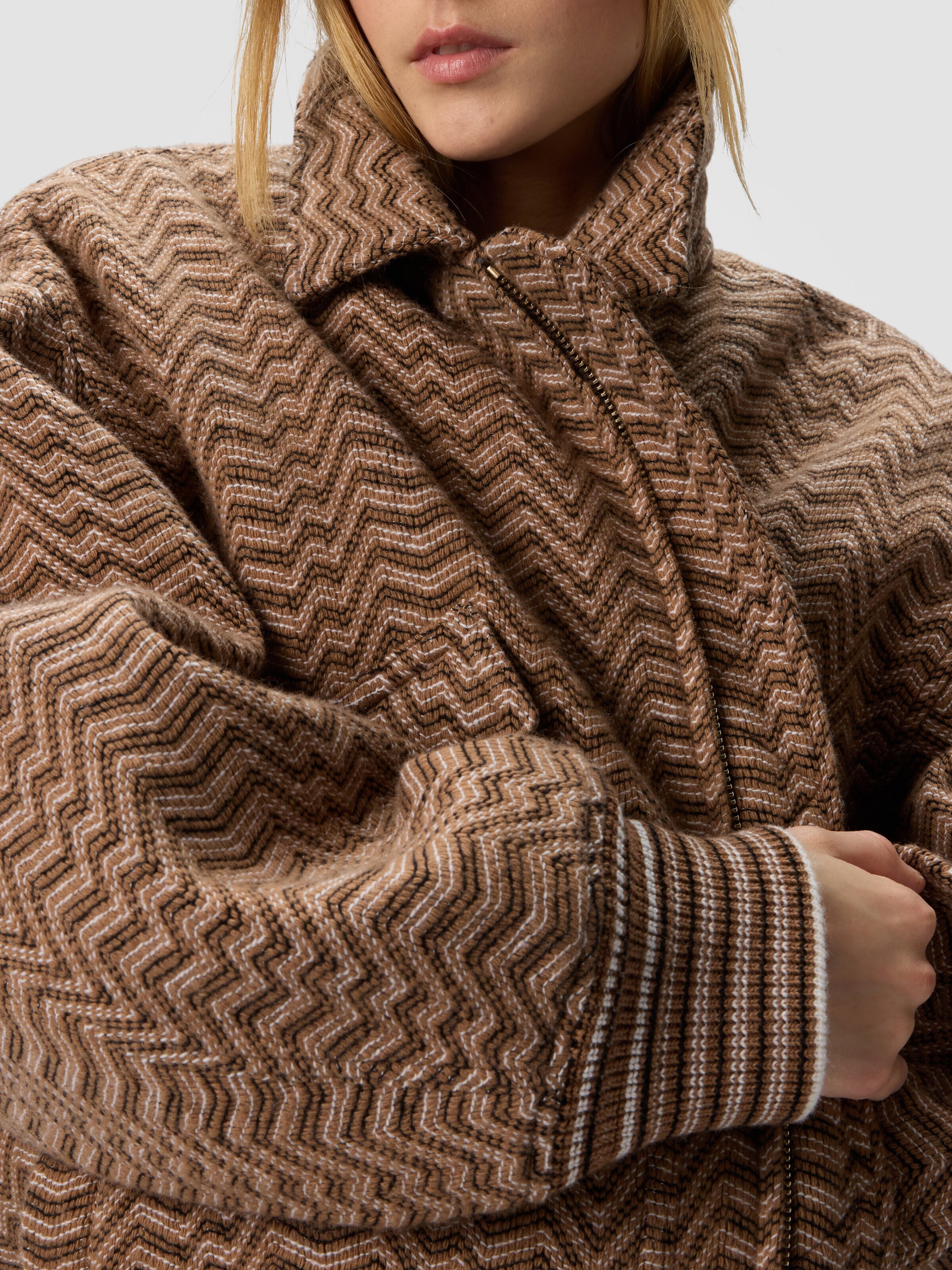 Bomberjacke mit unregelmäßigem Chevron-Muster, Beige - 4