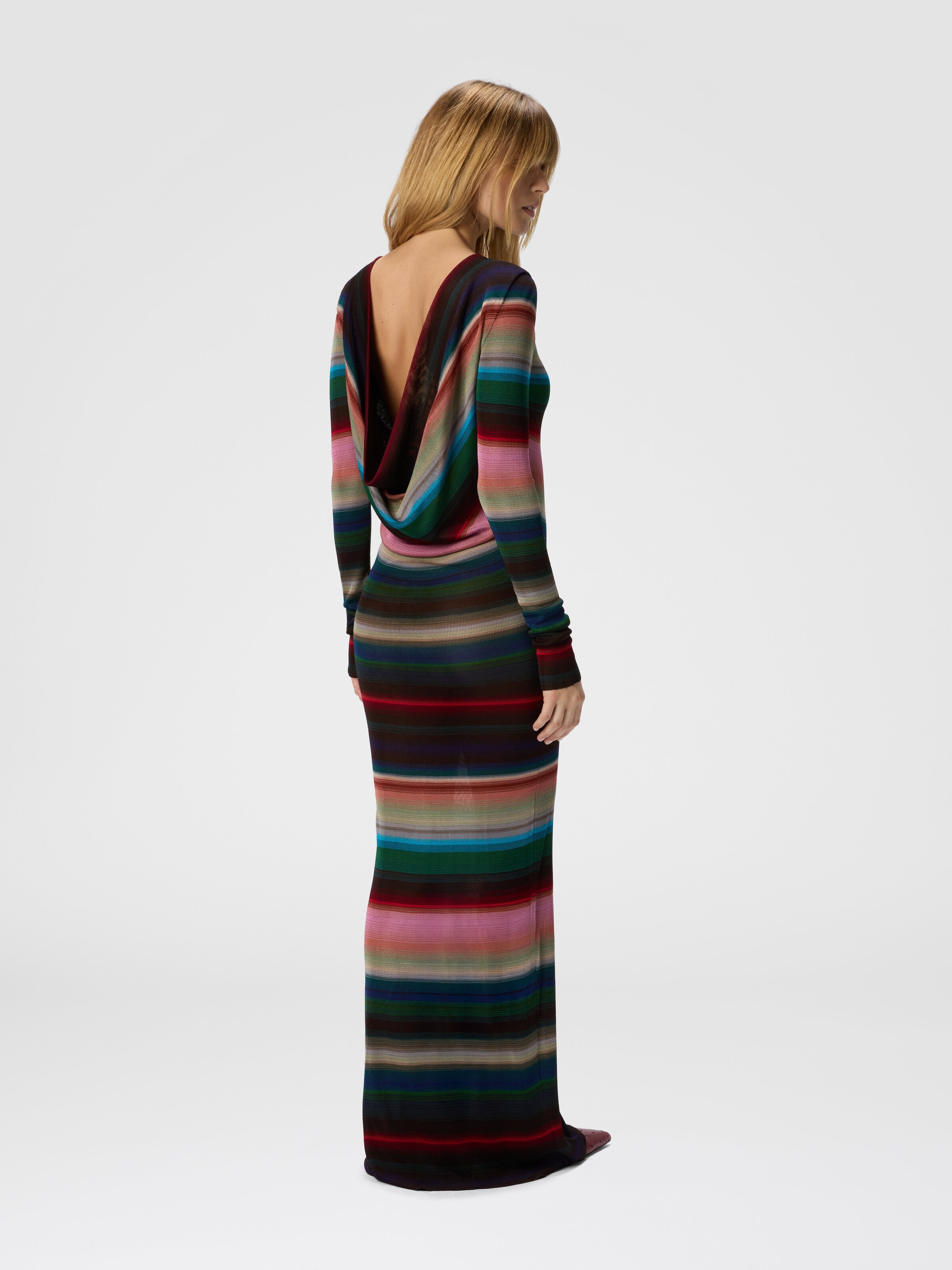 Abito lungo con schiena scoperta in maglia a righe, Multicolore  - 2
