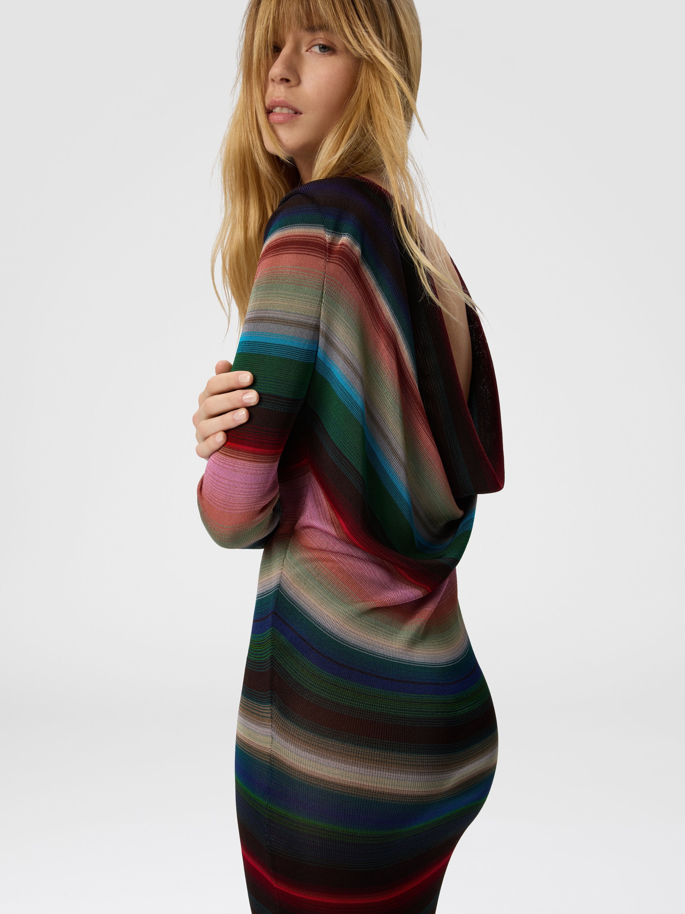 Abito lungo con schiena scoperta in maglia a righe, Multicolore  - 3