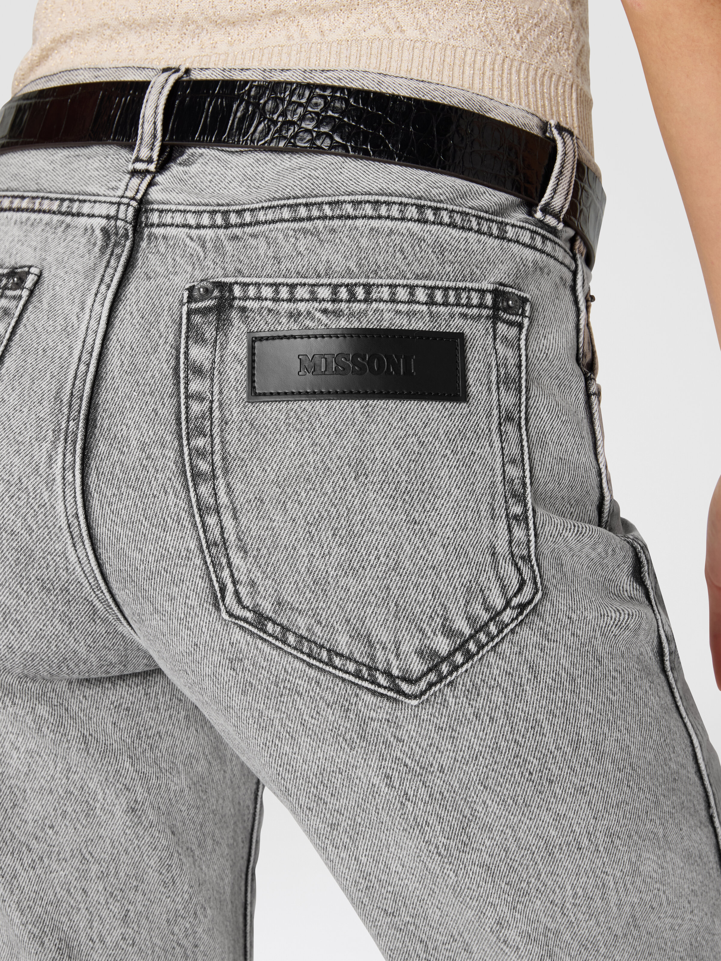 Gebleichte Five-Pocket-Jeans mit mittlerer Leibhöhe, Schwarz - 4