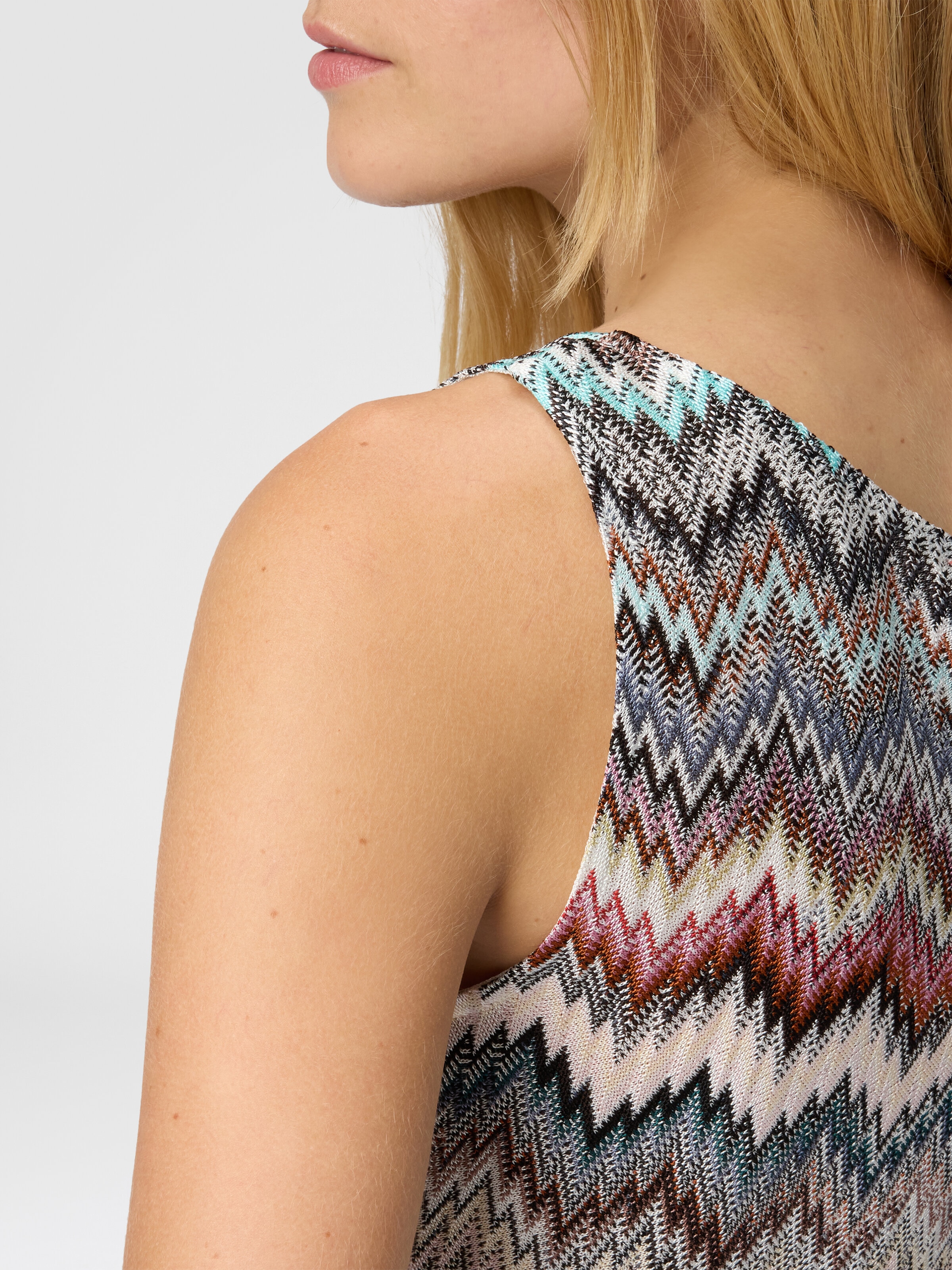 Top sin mangas de viscosa con zigzag, Multicolor  - 4