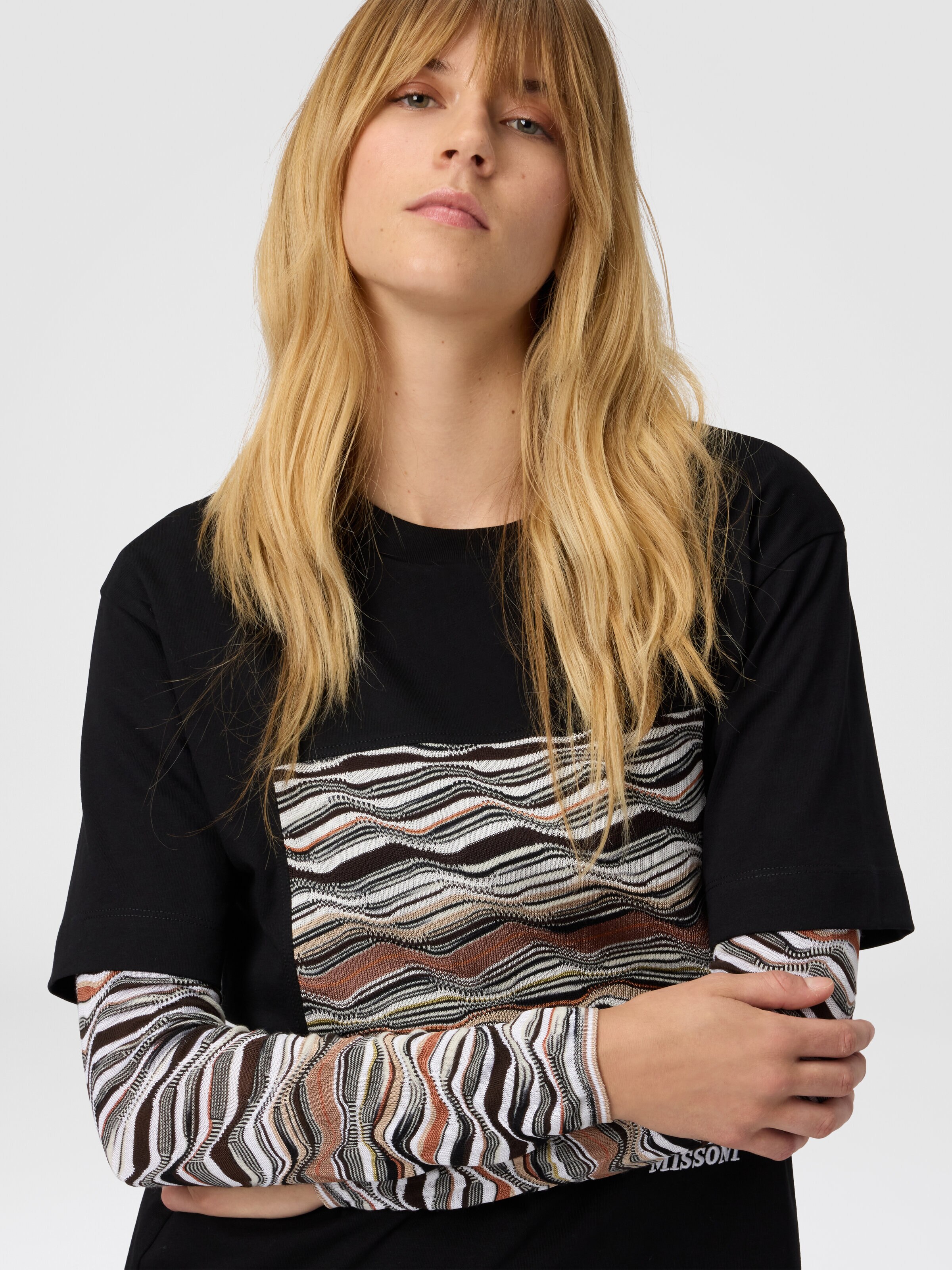 Short Sleeve T-Shirt with Knit Insert and Logo, Black - 3