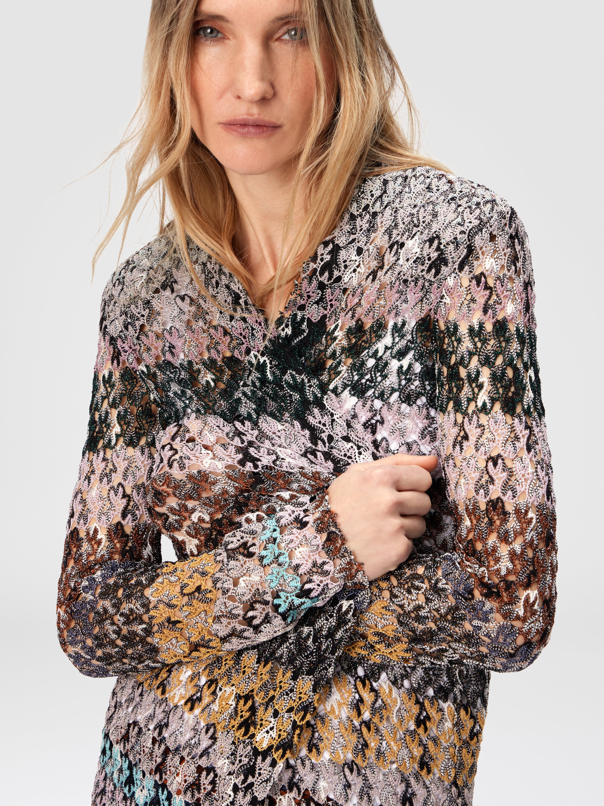 Langer Cardigan mit Trägern aus Spitze, Mehrfarbig  - 4
