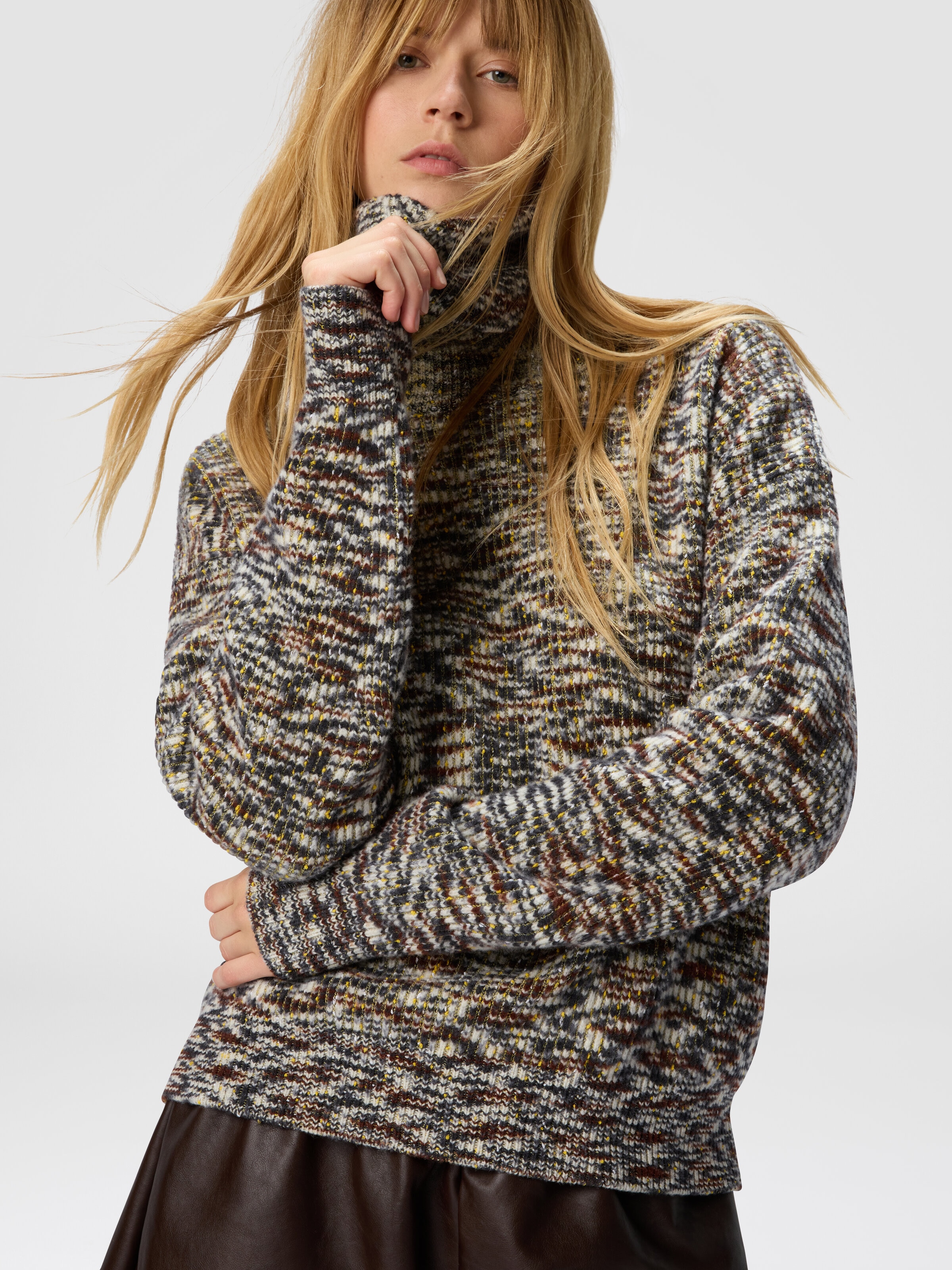 High-neck flame knit sweater, Black & Brown - 3