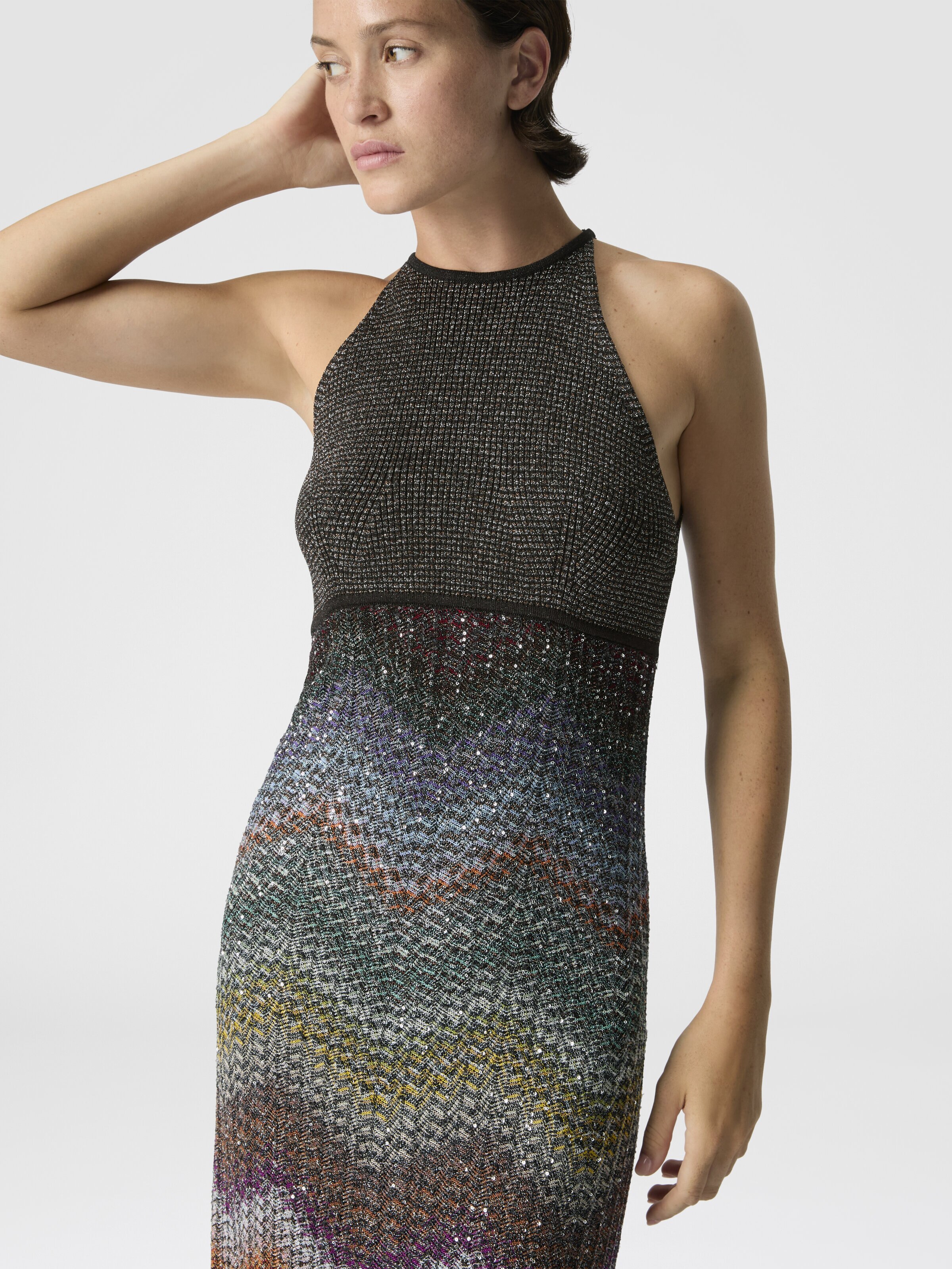 Vestido largo con cuello «halter» de punto en zigzag griego con lentejuelas, Multicolor  - 3
