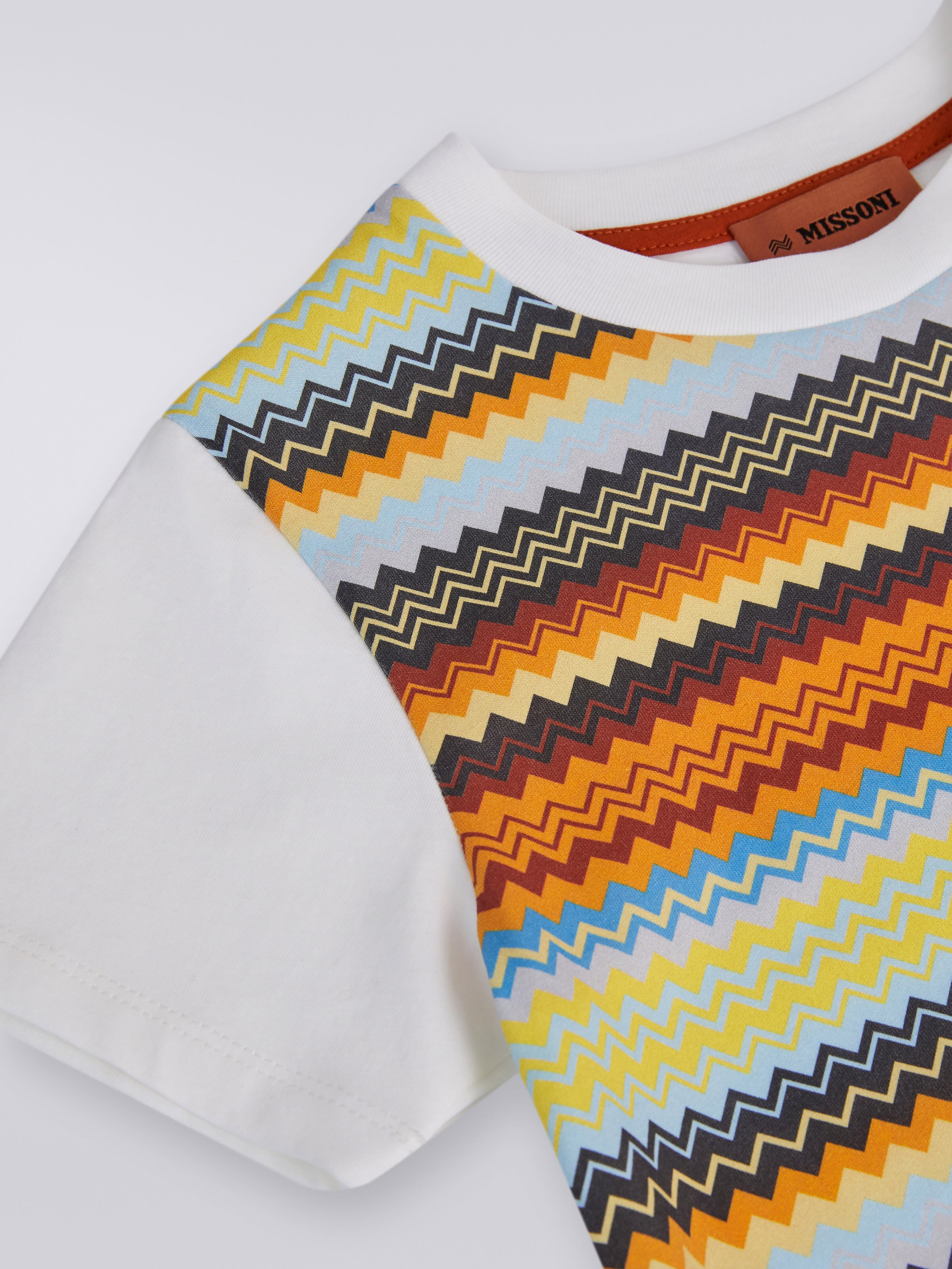 Cotton short-sleeved crew-neck T-shirt with zigzag pattern and plain back., Multicoloured  - 3