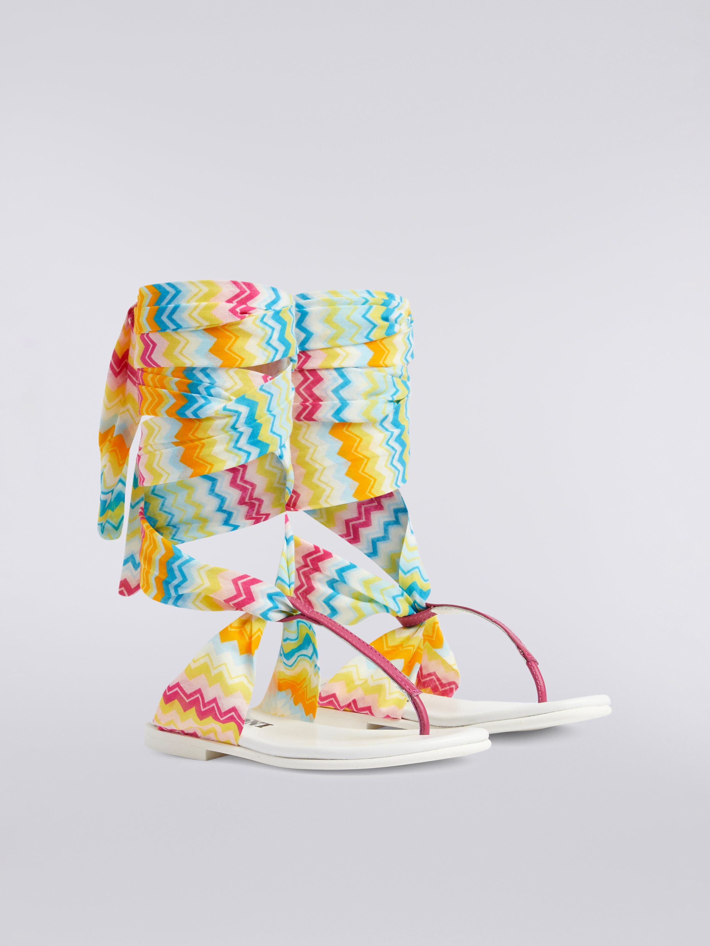 Flip-Flops mit mehrfarbigem Zickzackmuster auf dem Riemen, Mehrfarbig  - 1