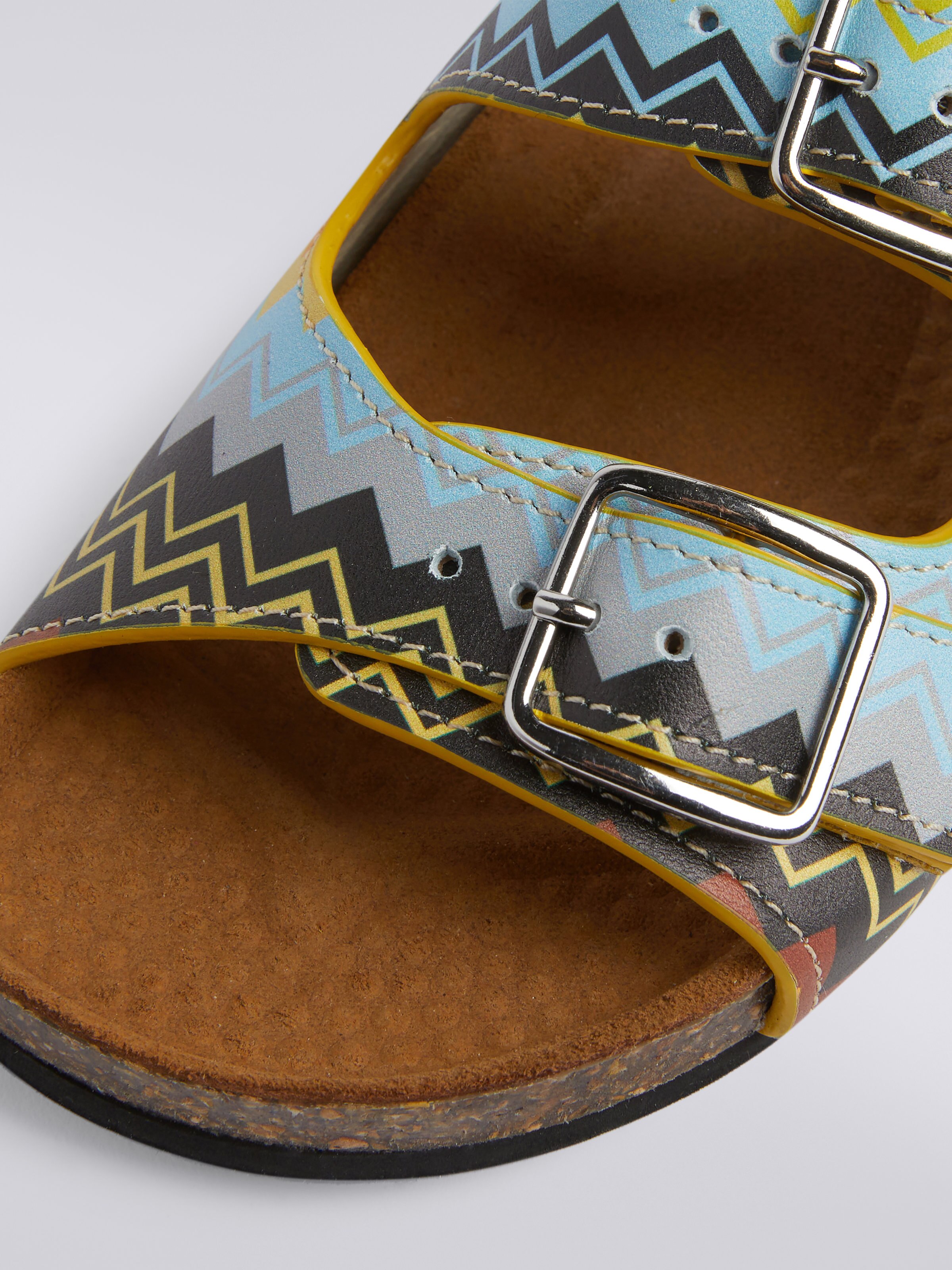 Sandales plates avec double bride à motif zigzag, Multicolore  - 3