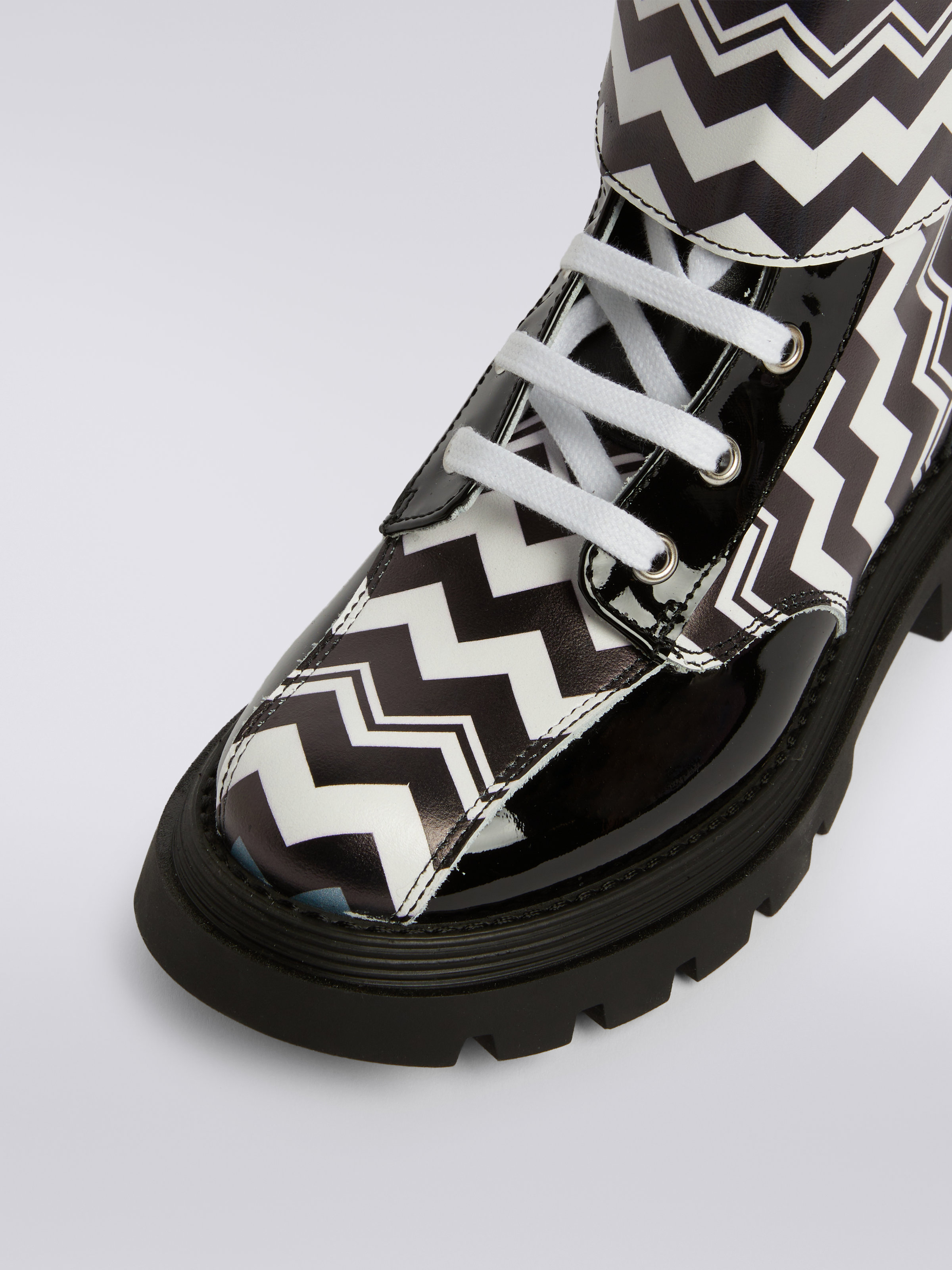 Bottes imprimé zig zag avec empiècements vernis, Noir & Blanc - 3