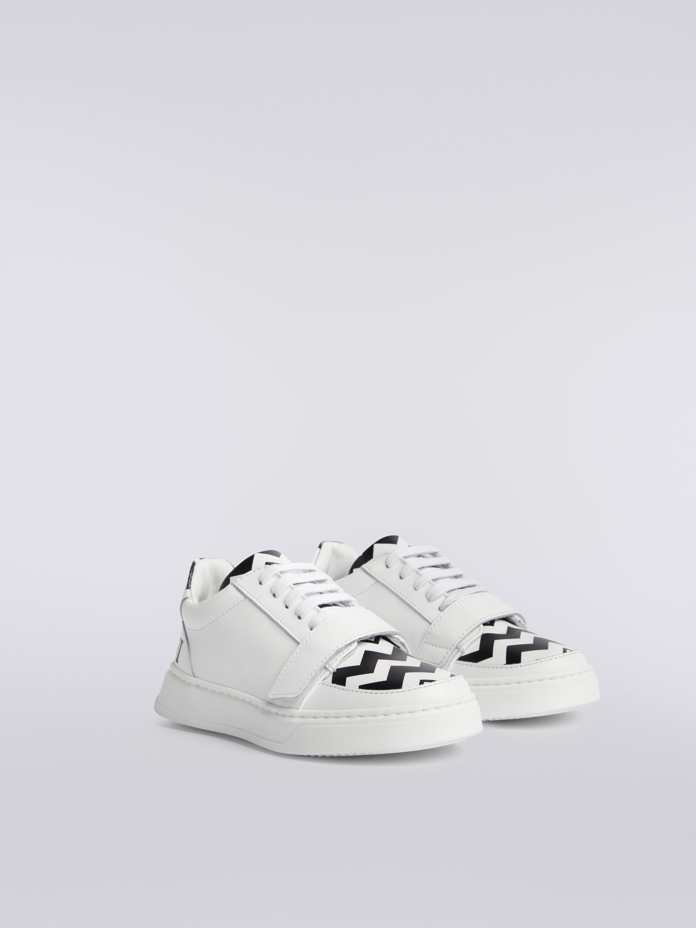 Trainers with zigzag pattern, Black & White - 1
