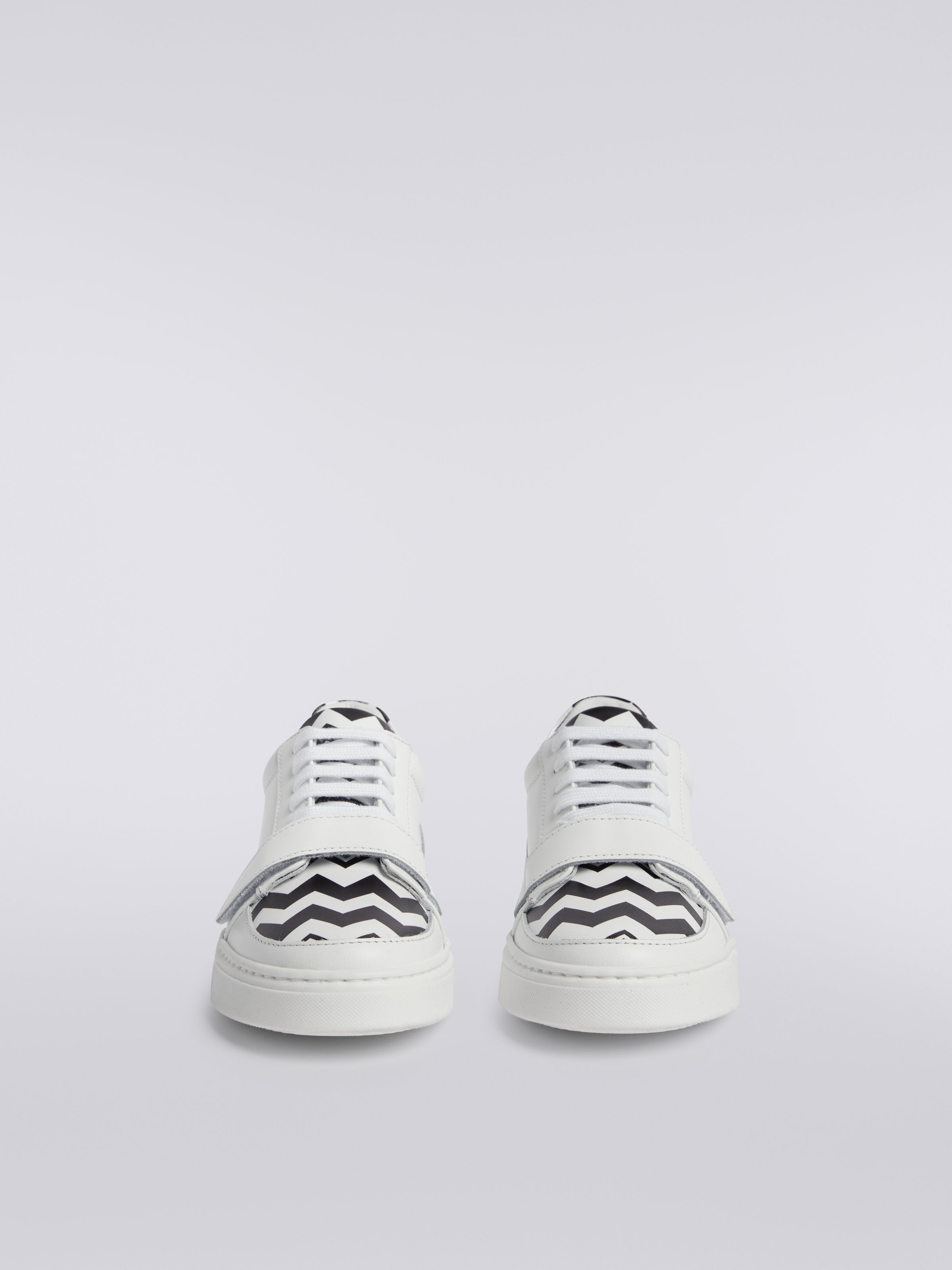 Trainers with zigzag pattern, Black & White - 2