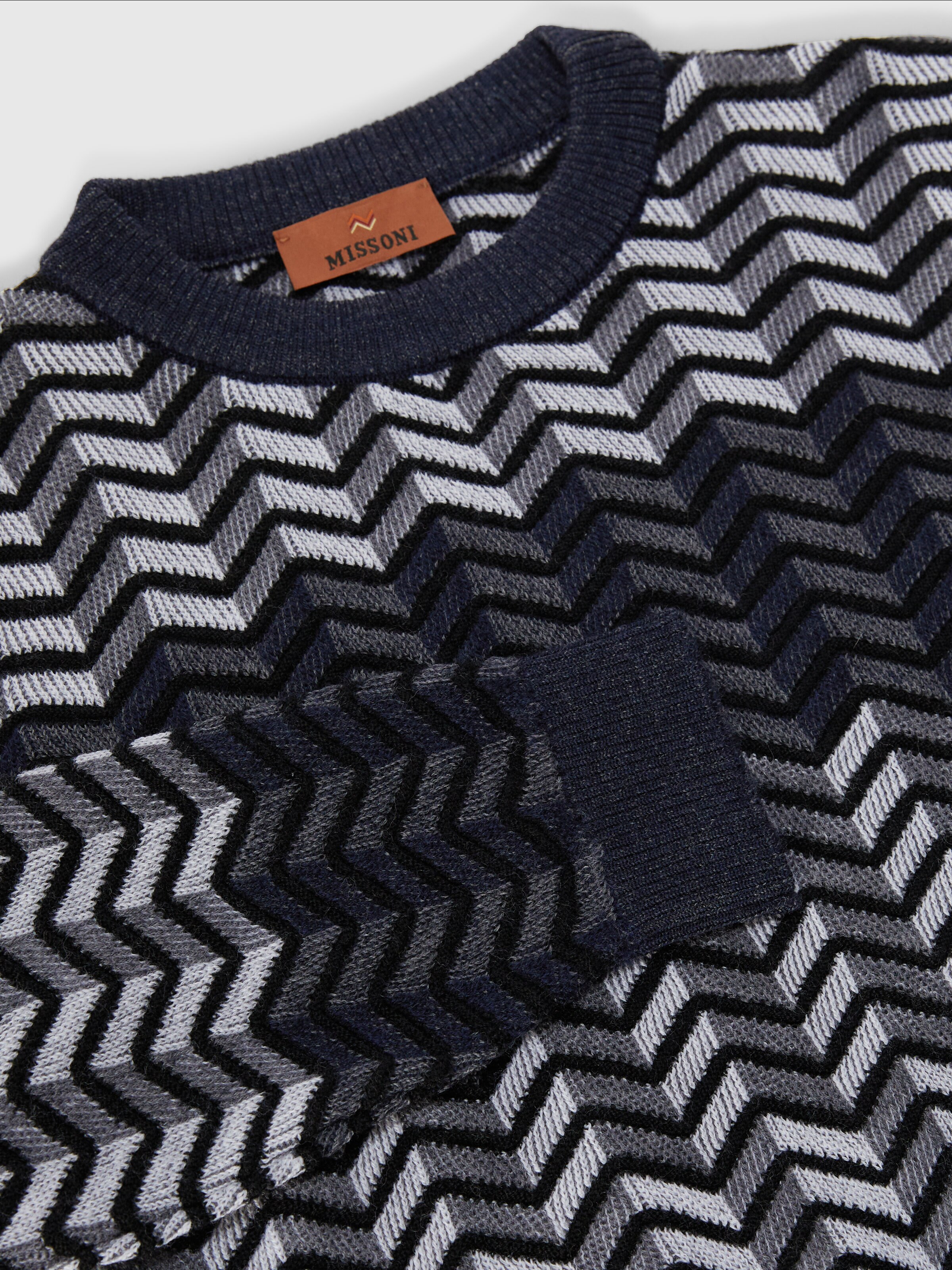 Crewneck sweater in zigzag virgin wool, Black & White - 2