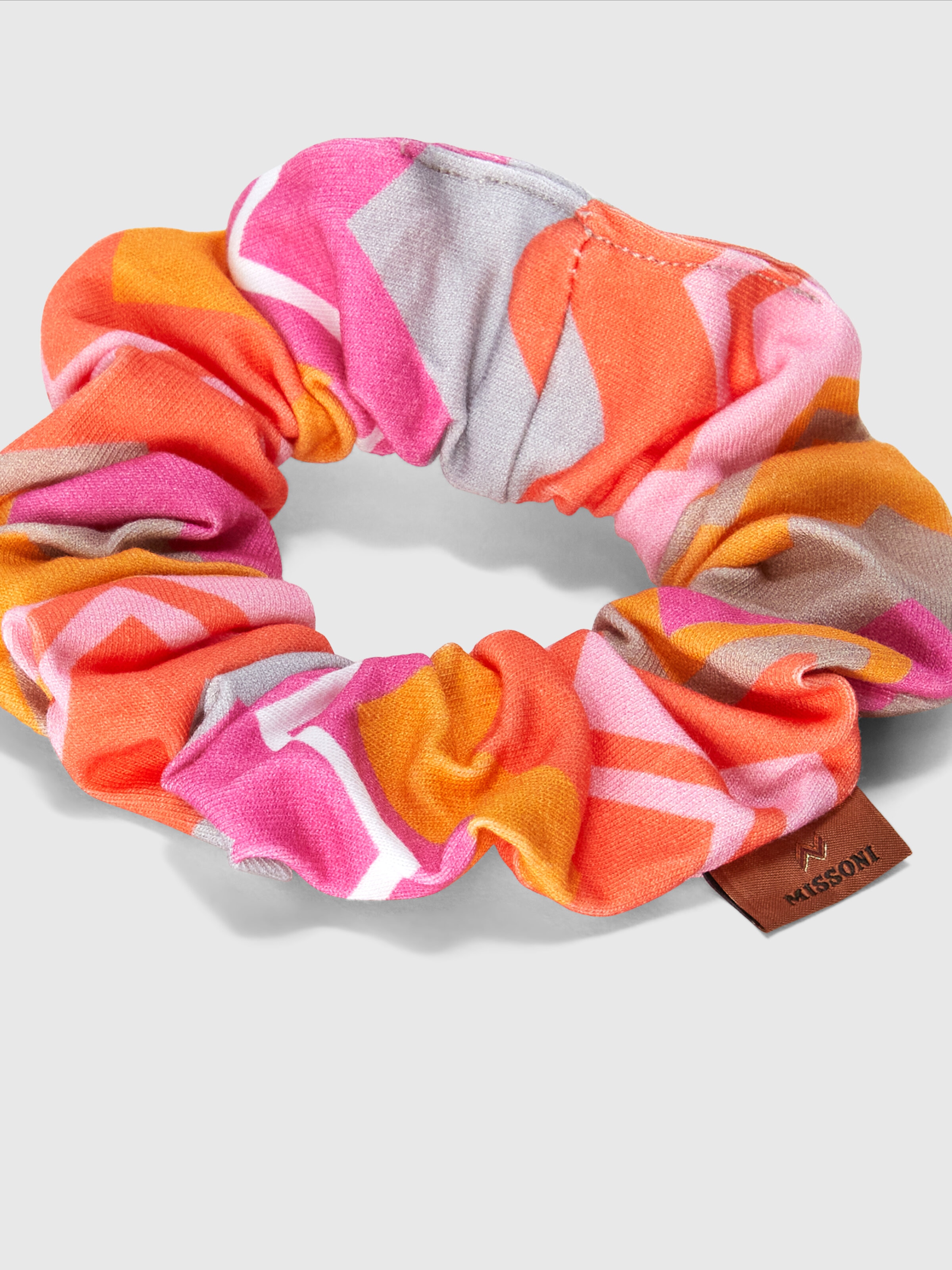 Zick-Zack-Scrunchie aus Baumwolle mit Logo-Etikett, Fuchsia & Rot - 2