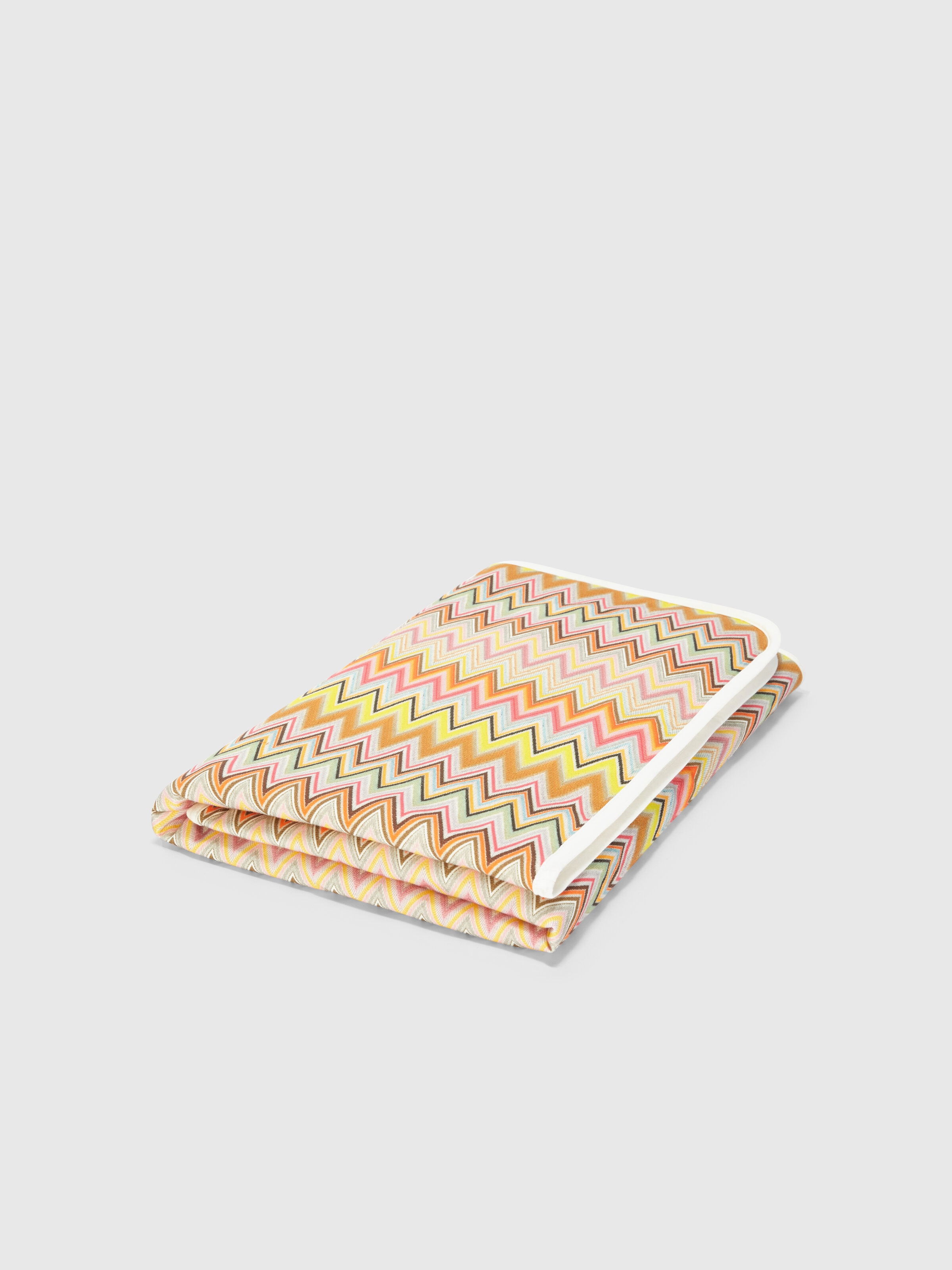 Zick-Zack-Decke aus Stretch-Baumwolle mit kontrastierenden Paspeln, Beige & Mehrfarbig  - 2