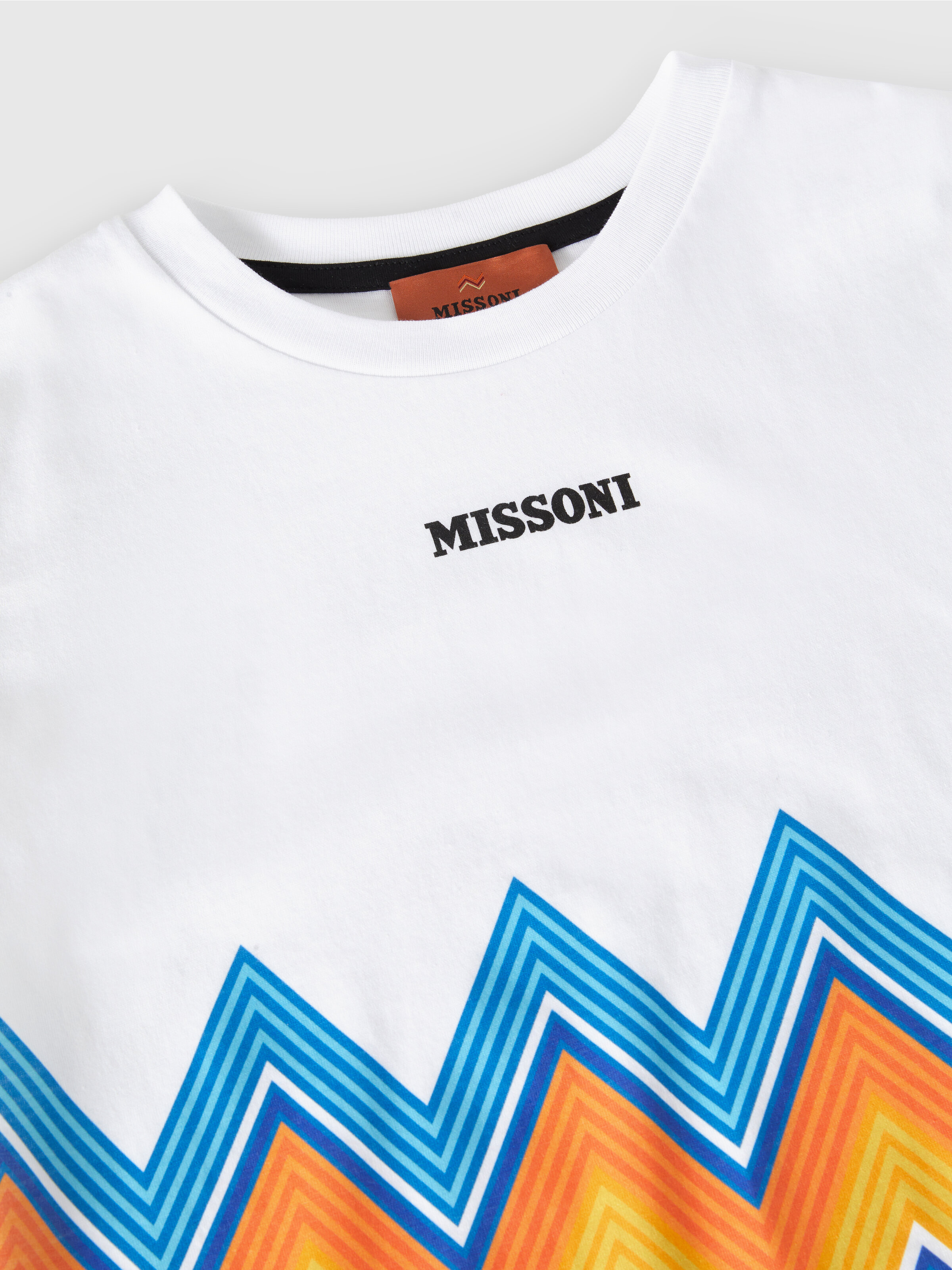 マキシジグザグプリントのクルーネックTシャツ, ホワイト  - 2