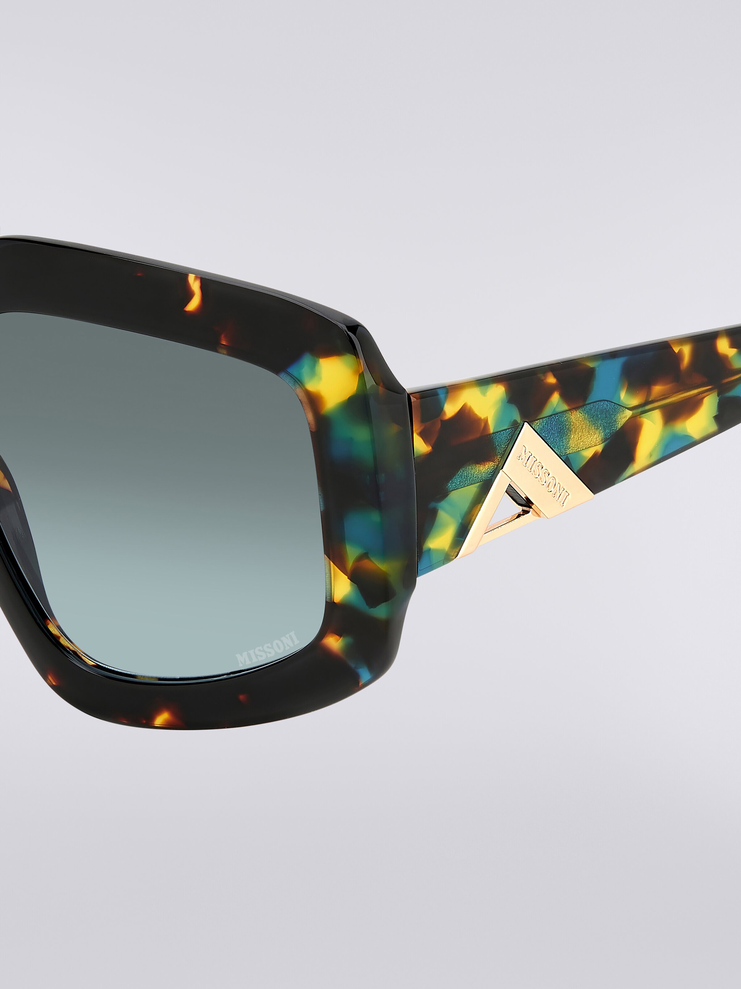 Squared sunglasses with triangle shaped metal trim, Multicoloured  - 3