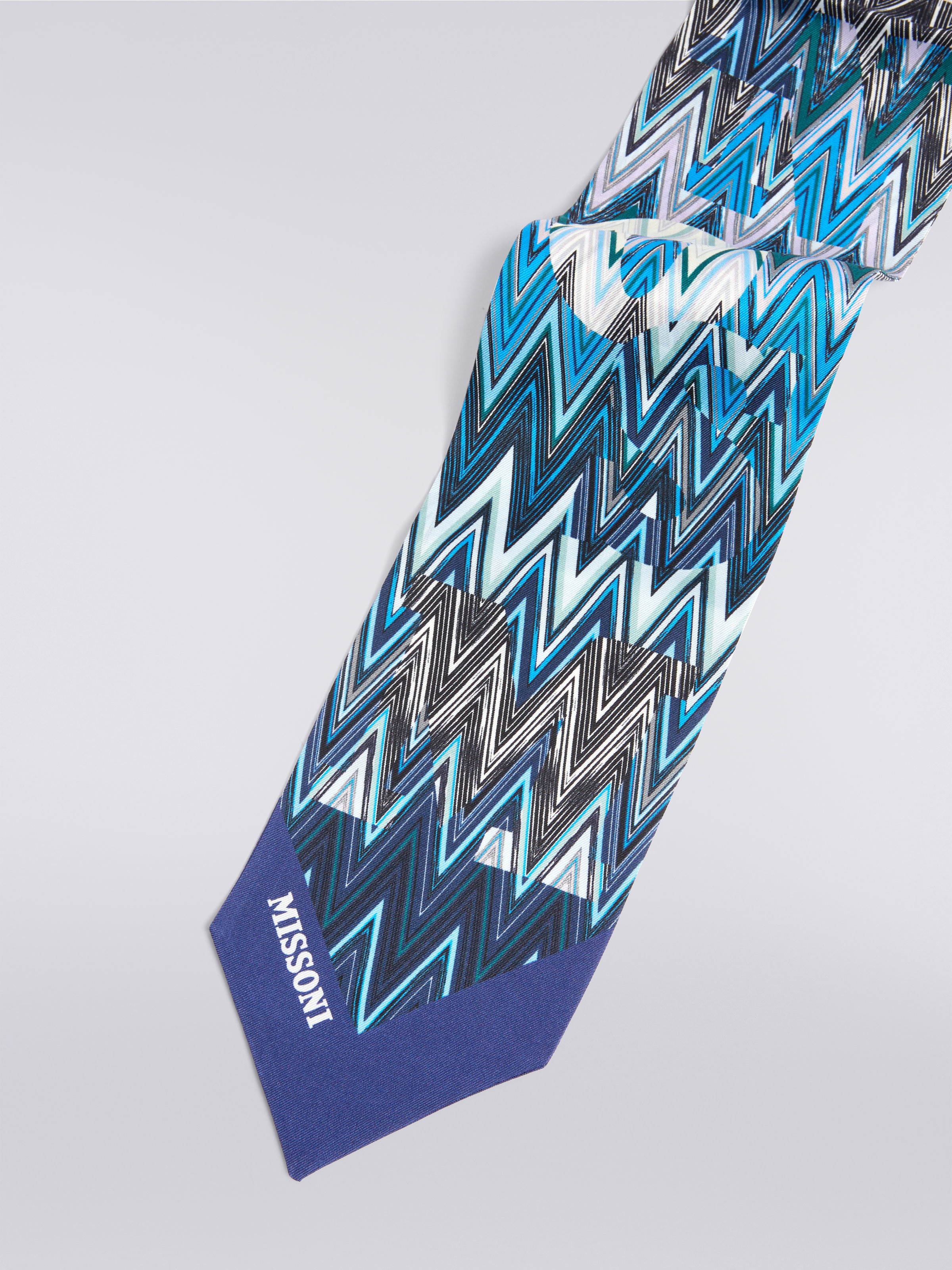 Halstuch aus Seide mit Chevronmuster und Logo-Schriftzug, Mehrfarbig  - 1