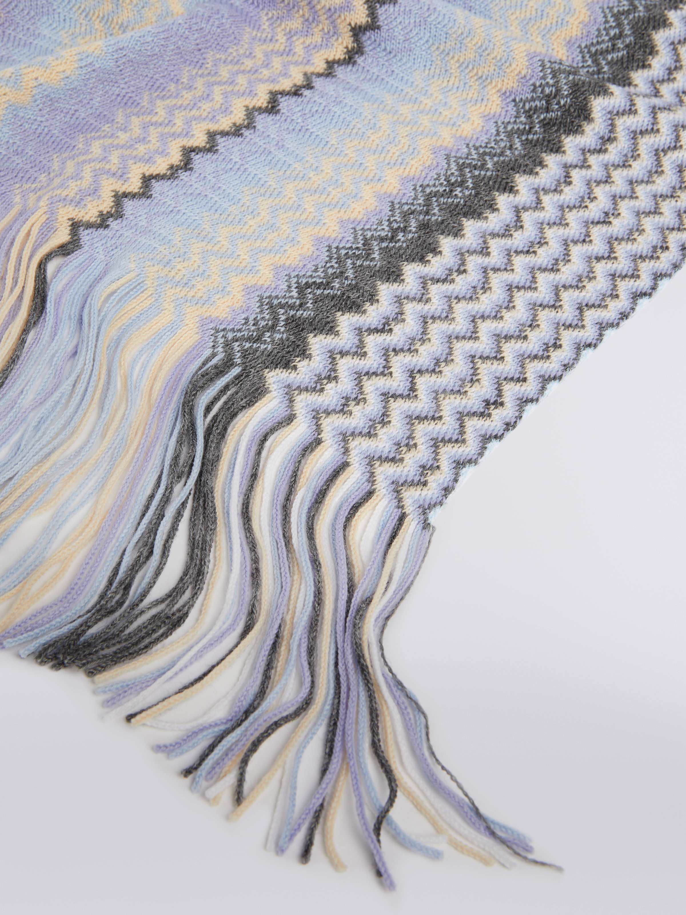 Schal aus Wollmischgewebe mit Zickzackmuster und Fransen, Mehrfarbig  - 1