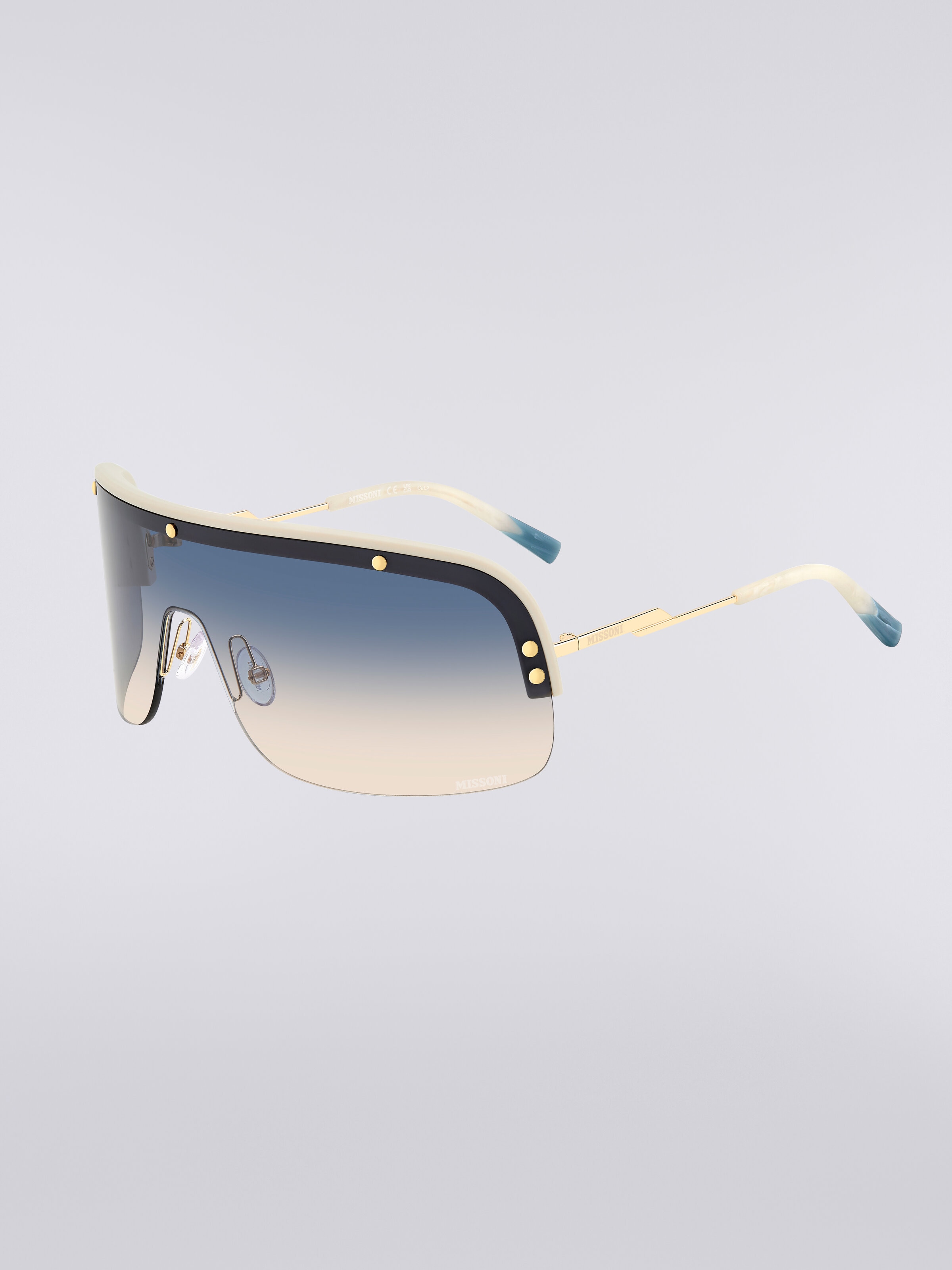Sonnenbrille im Shield-Design mit Metallbügeln und Bügelenden aus Acetat, Mehrfarbig  - 1