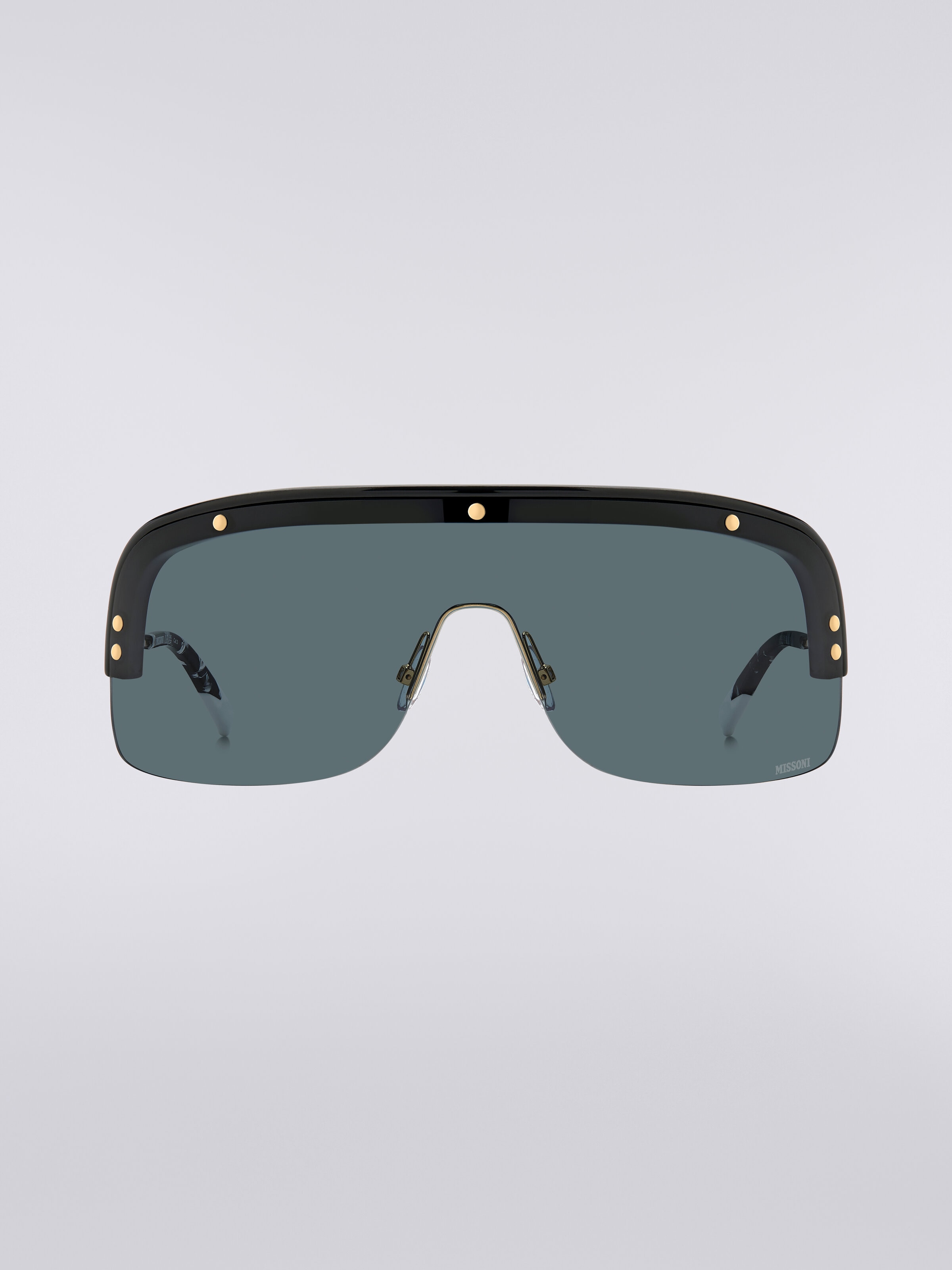 Sonnenbrille im Shield-Design mit Metallbügeln und Bügelenden aus Acetat, Mehrfarbig  - 0