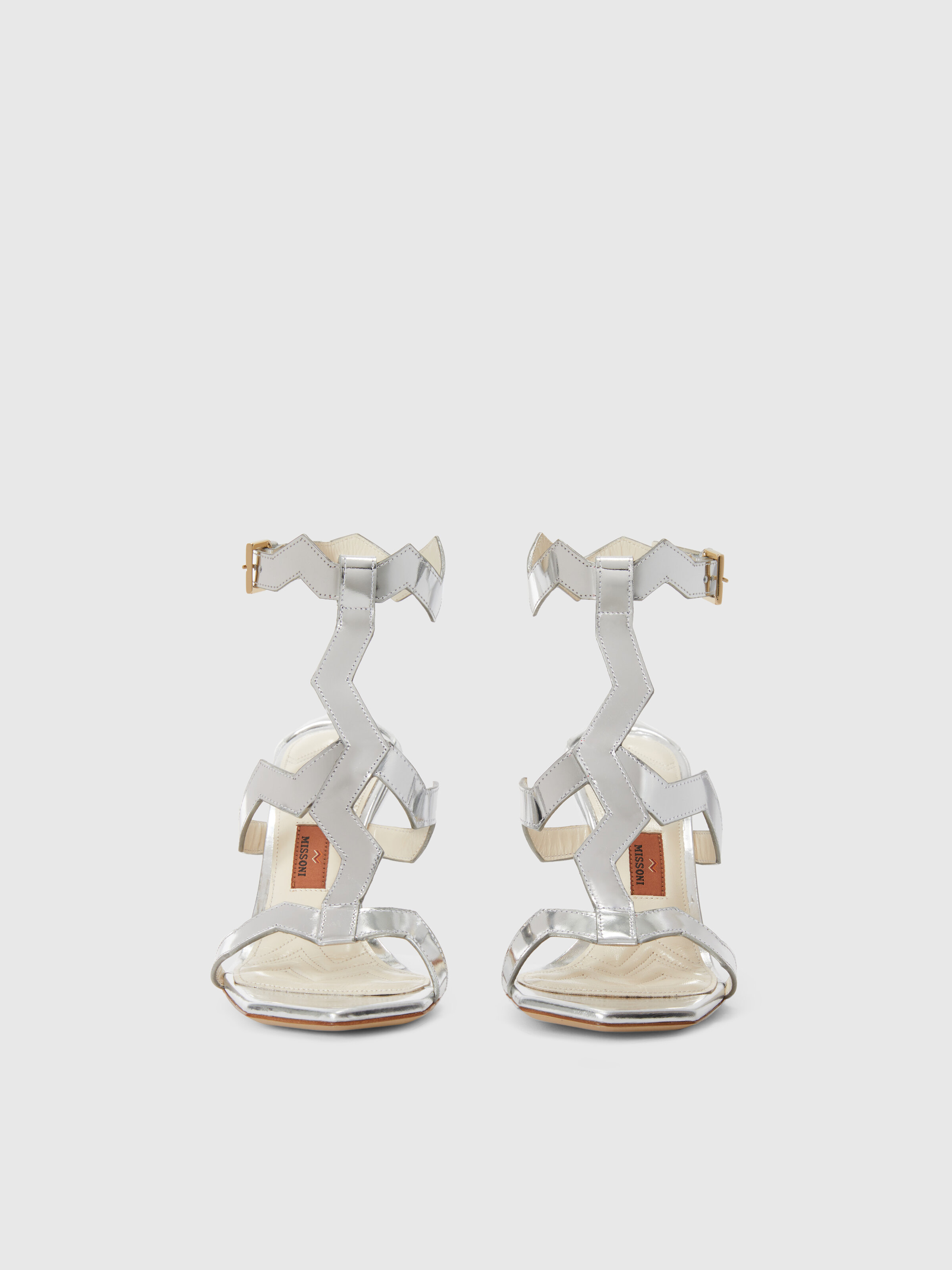 Sandals with double strap in patent leather with mirror effect