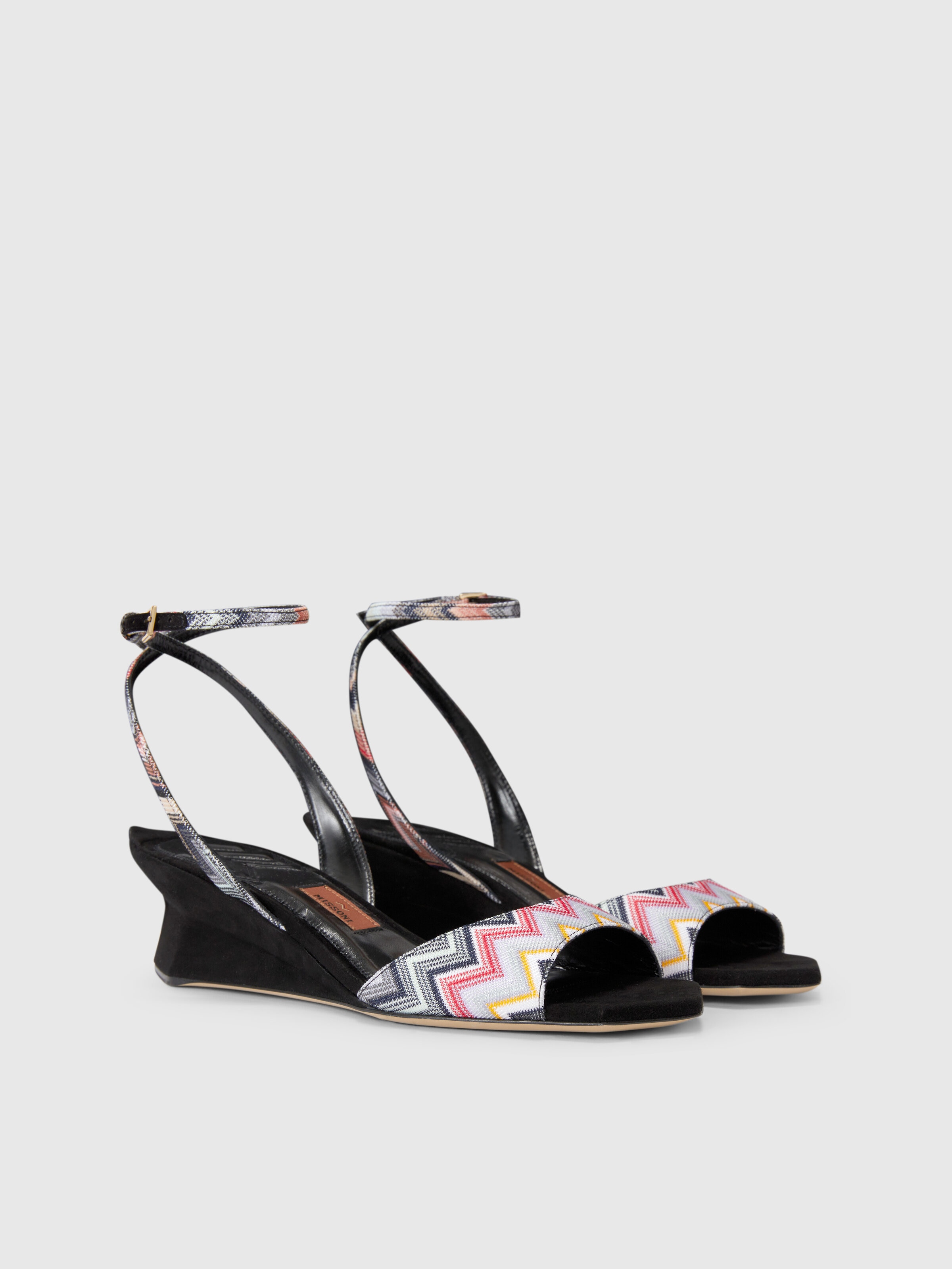 Sandals with strap and chevron pattern, Black    - 1