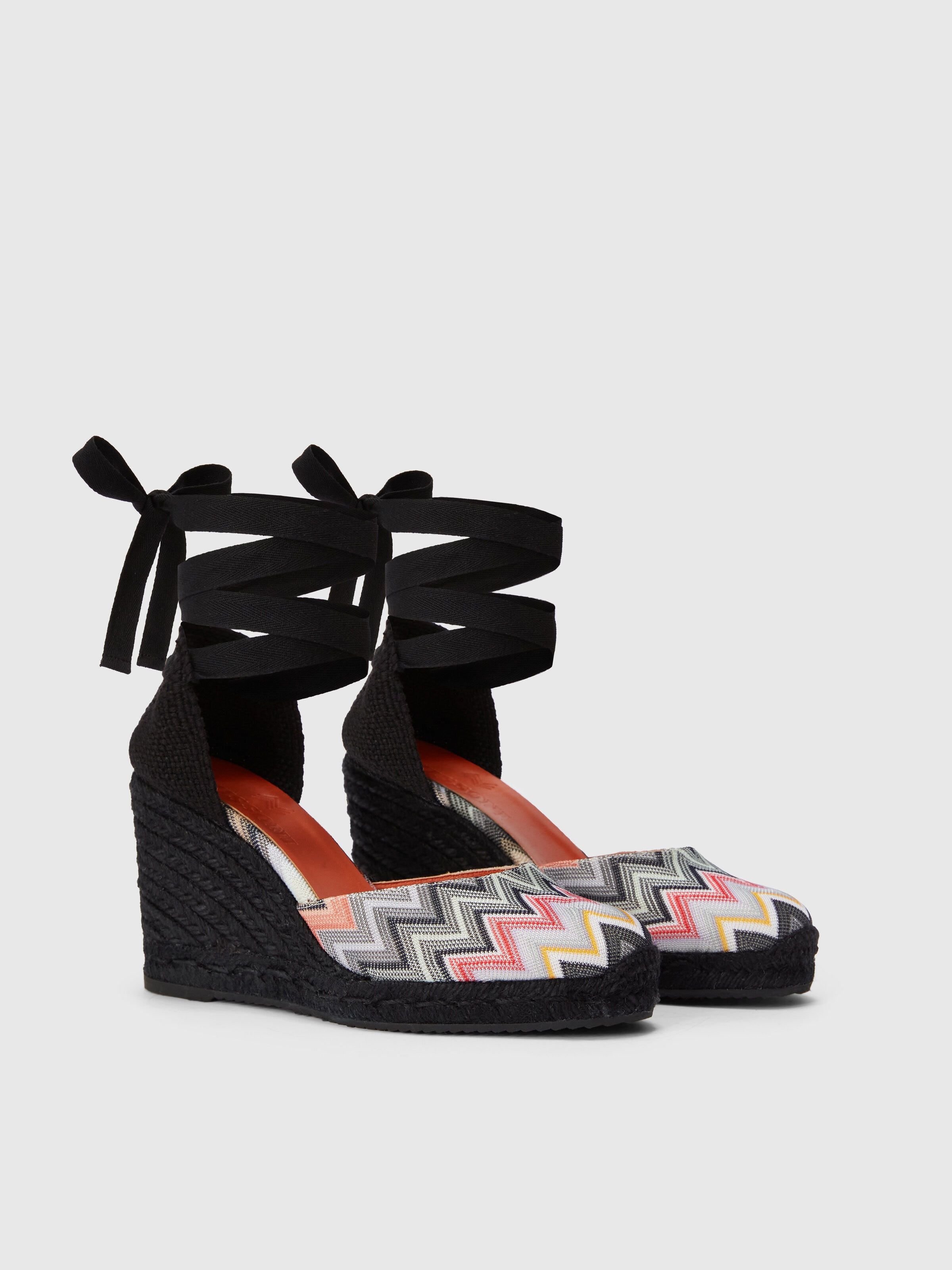 Espadrilles avec tige en tissu à chevrons et talon compensé, Noir    - 1