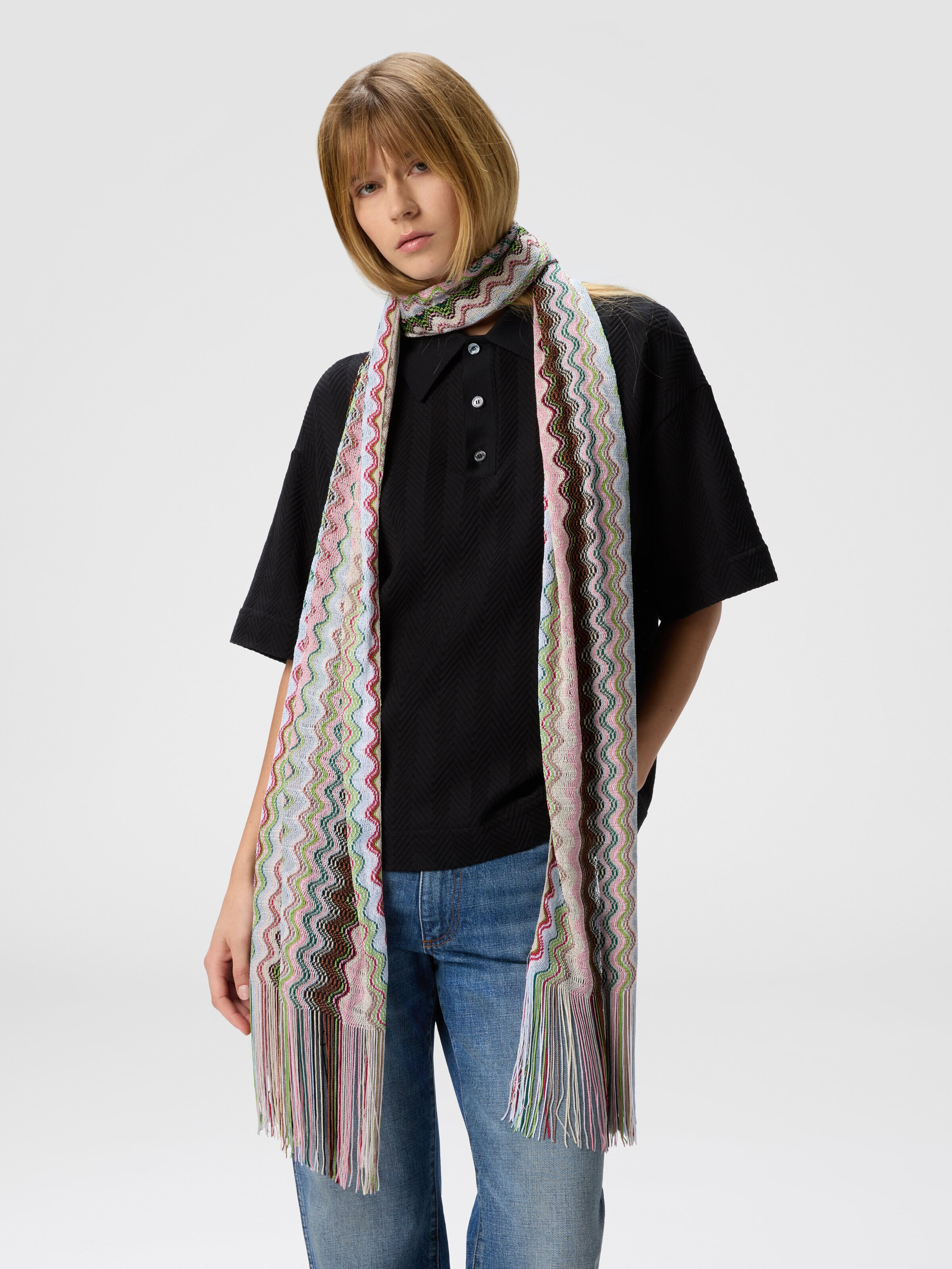 100% viscose scarf with wave pattern and fringes, Multicoloured  - 2