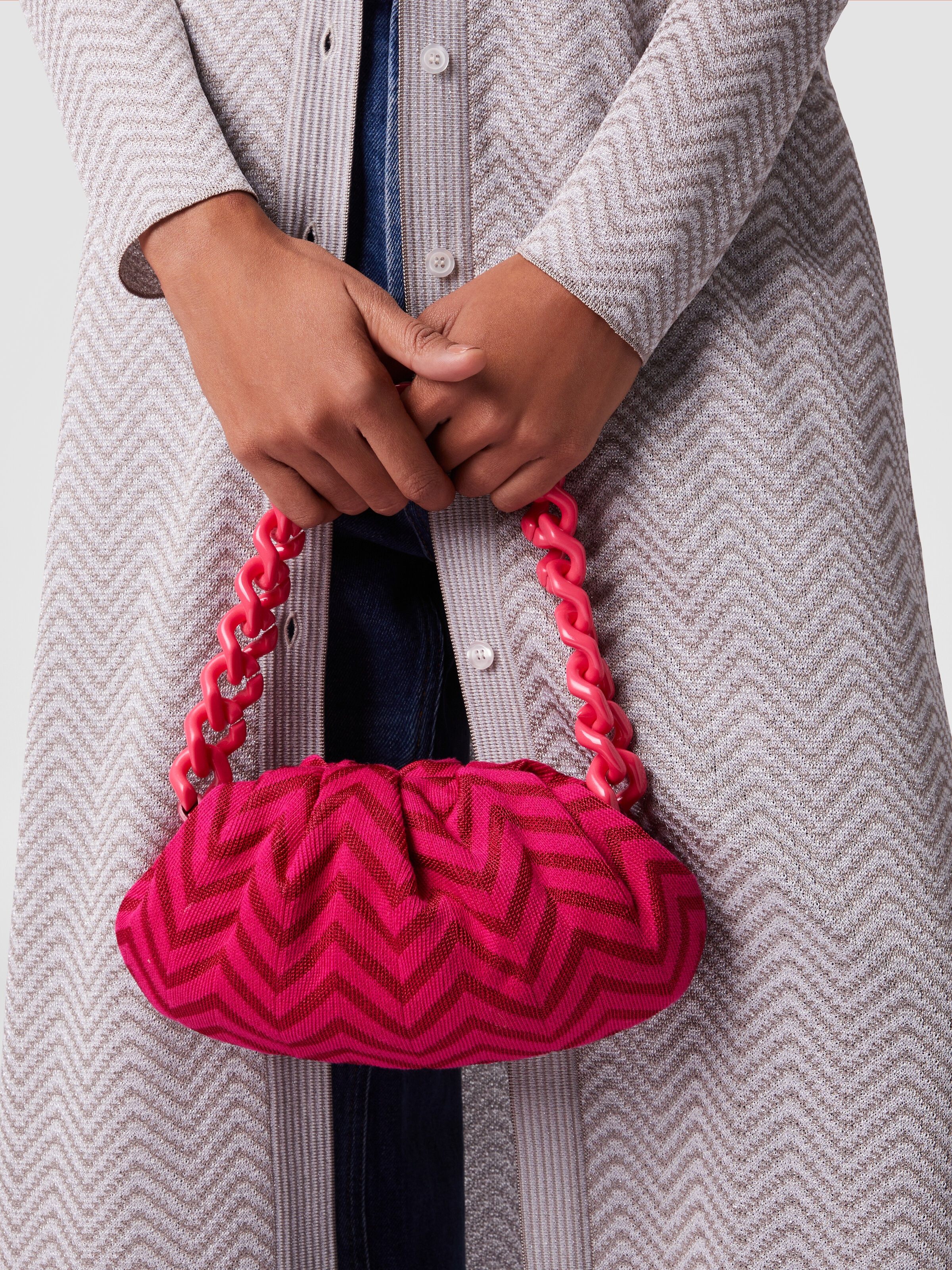 Zig zag cotton blend pouch with chain strap, Pink   - 4