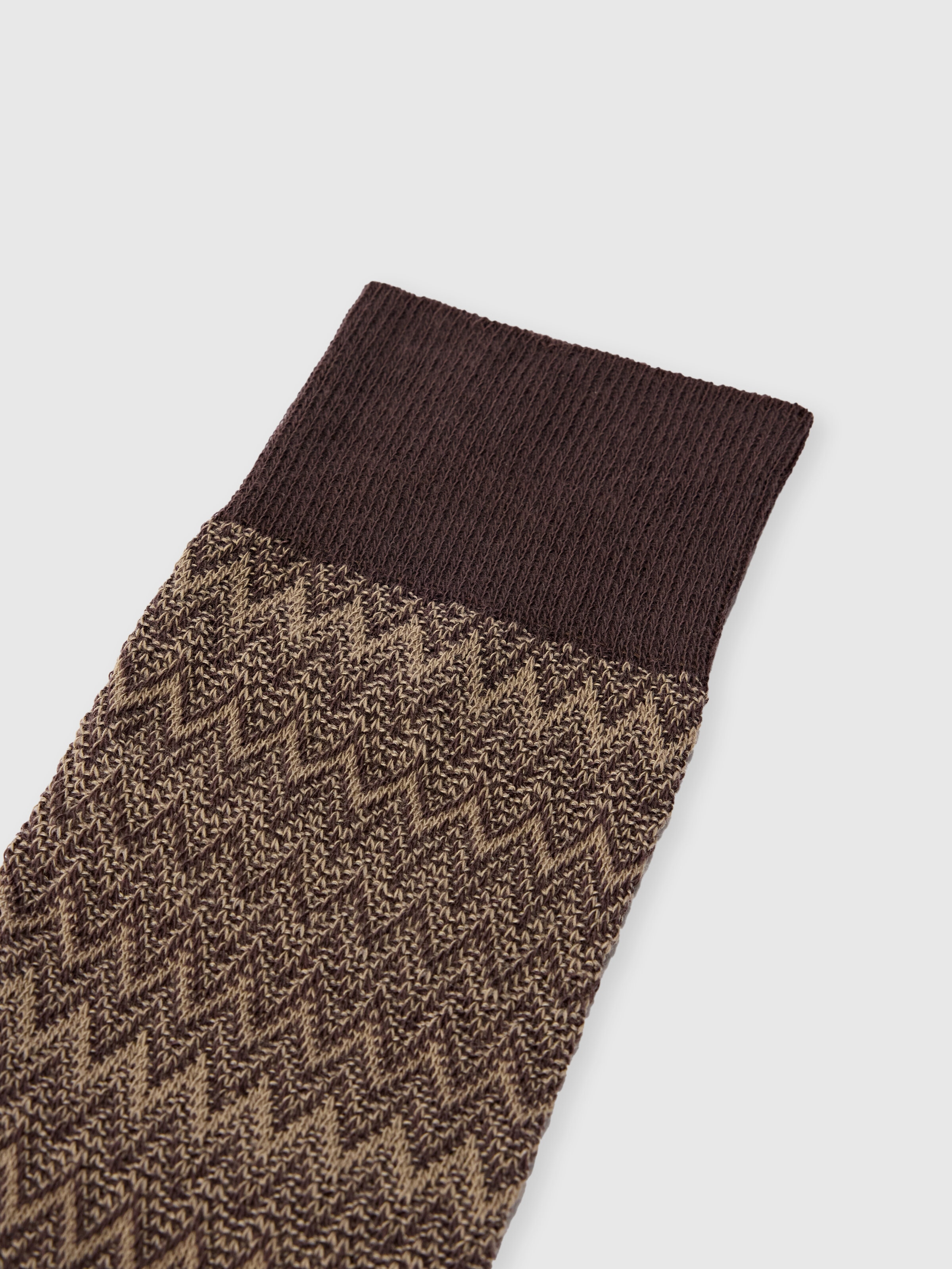 Mid-length cotton-blend 3D zigzag socks, Multicoloured  - 2
