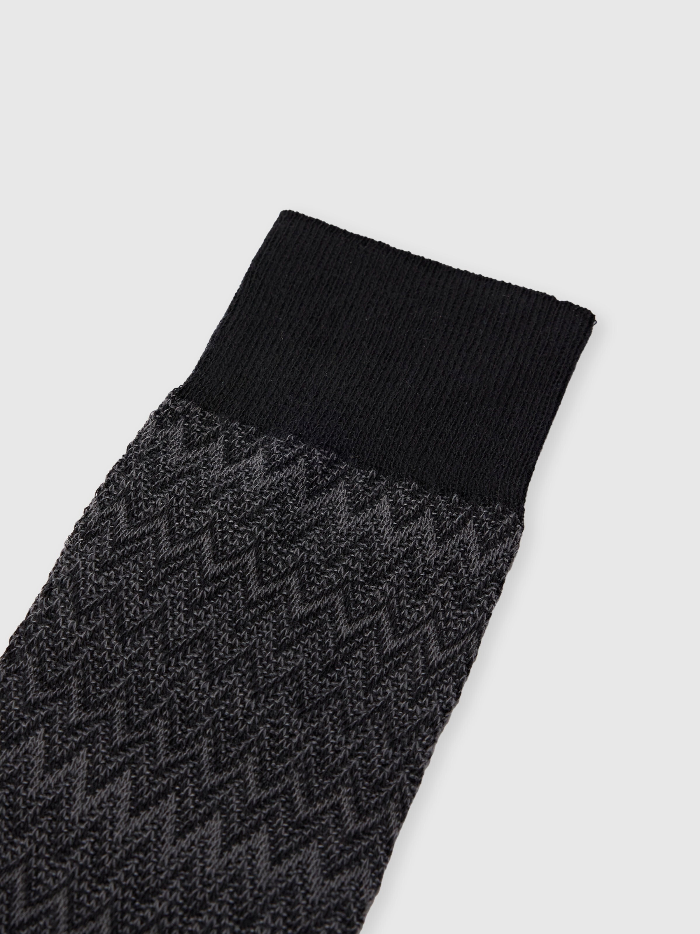 Mid-length cotton-blend 3D zigzag socks, Multicoloured  - 2