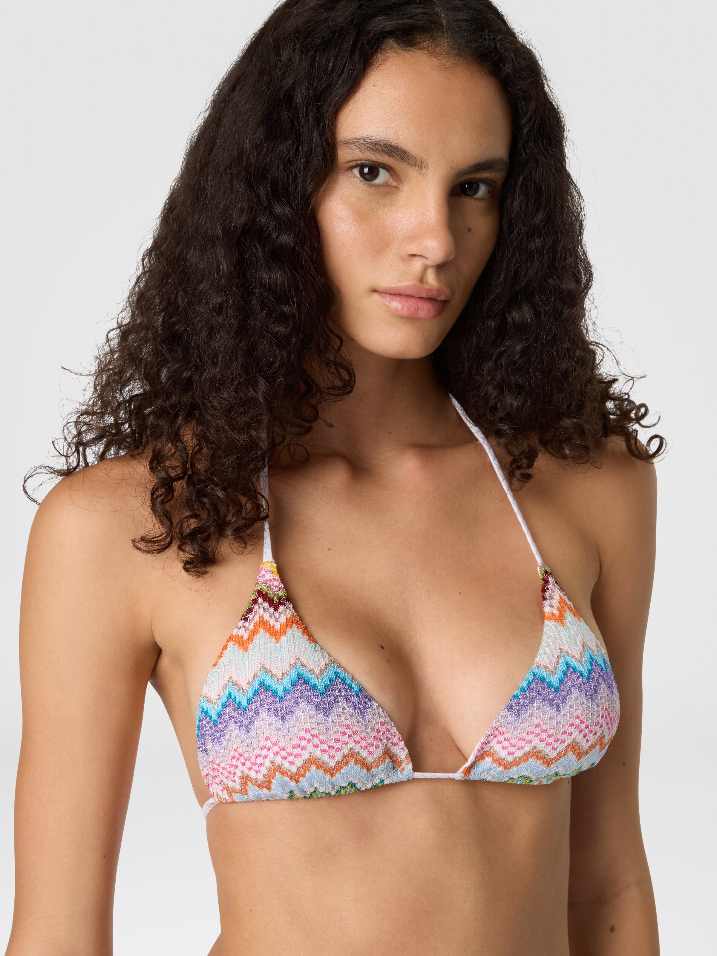 Triangel-Bikini aus Lamé-Viskose mit Zickzackmuster im Pixeleffekt, Mehrfarbig  - 3