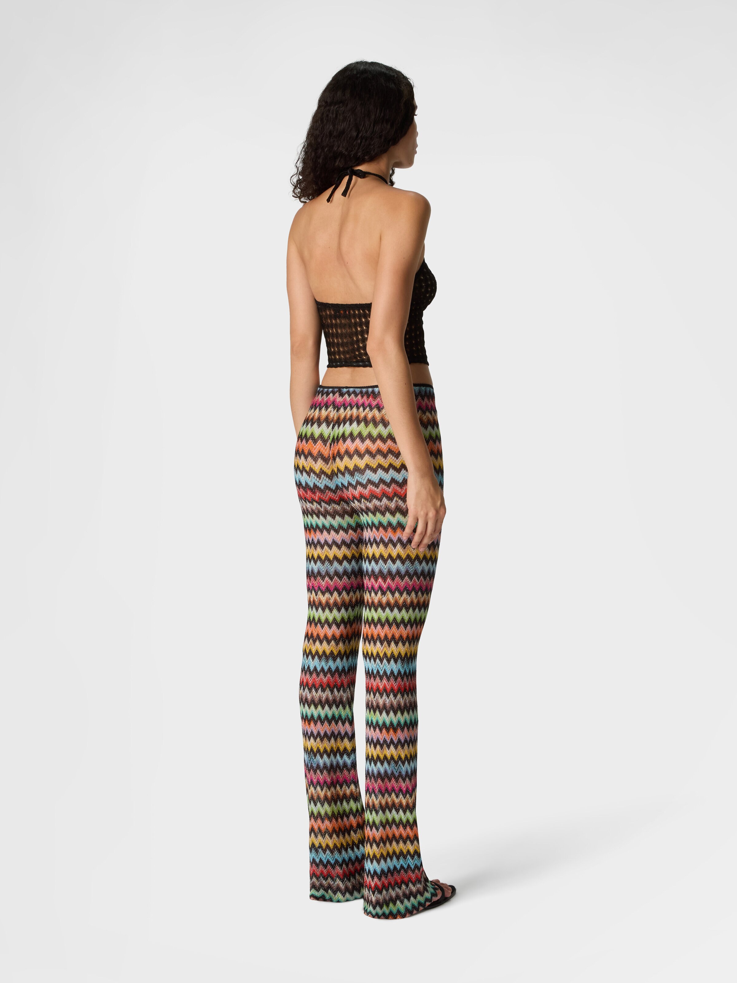 Top de viscosa lamé con trabajo raschel y escote halter, Negro - 2