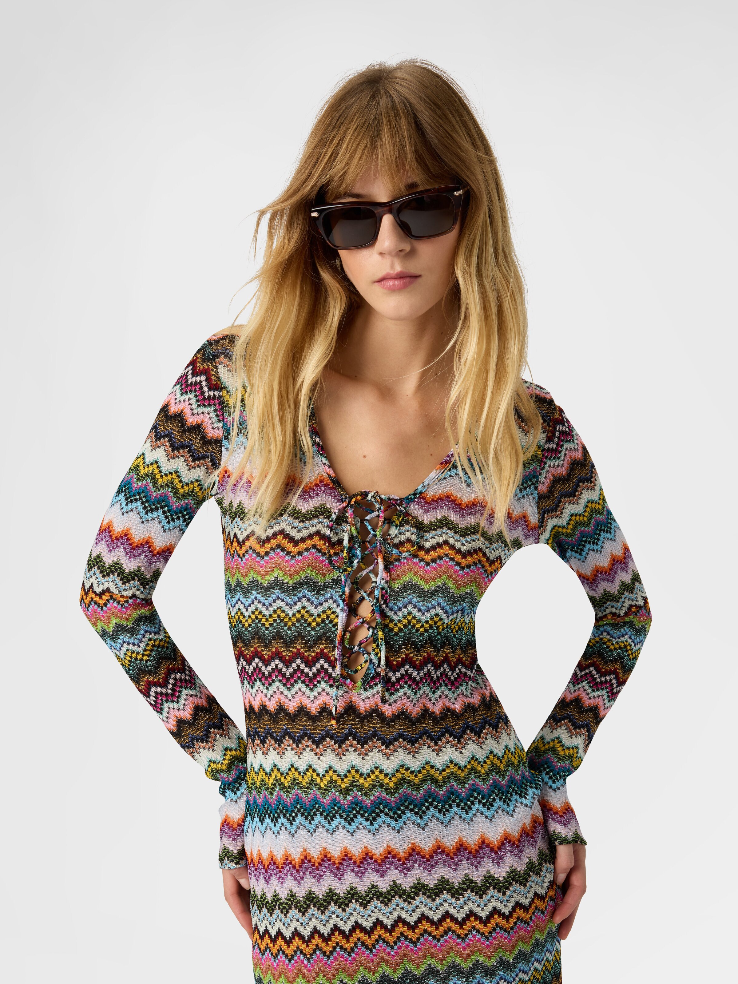 Long cover-up in lamé viscose with pixel-effect zigzag pattern, Black & Multicoloured - 3