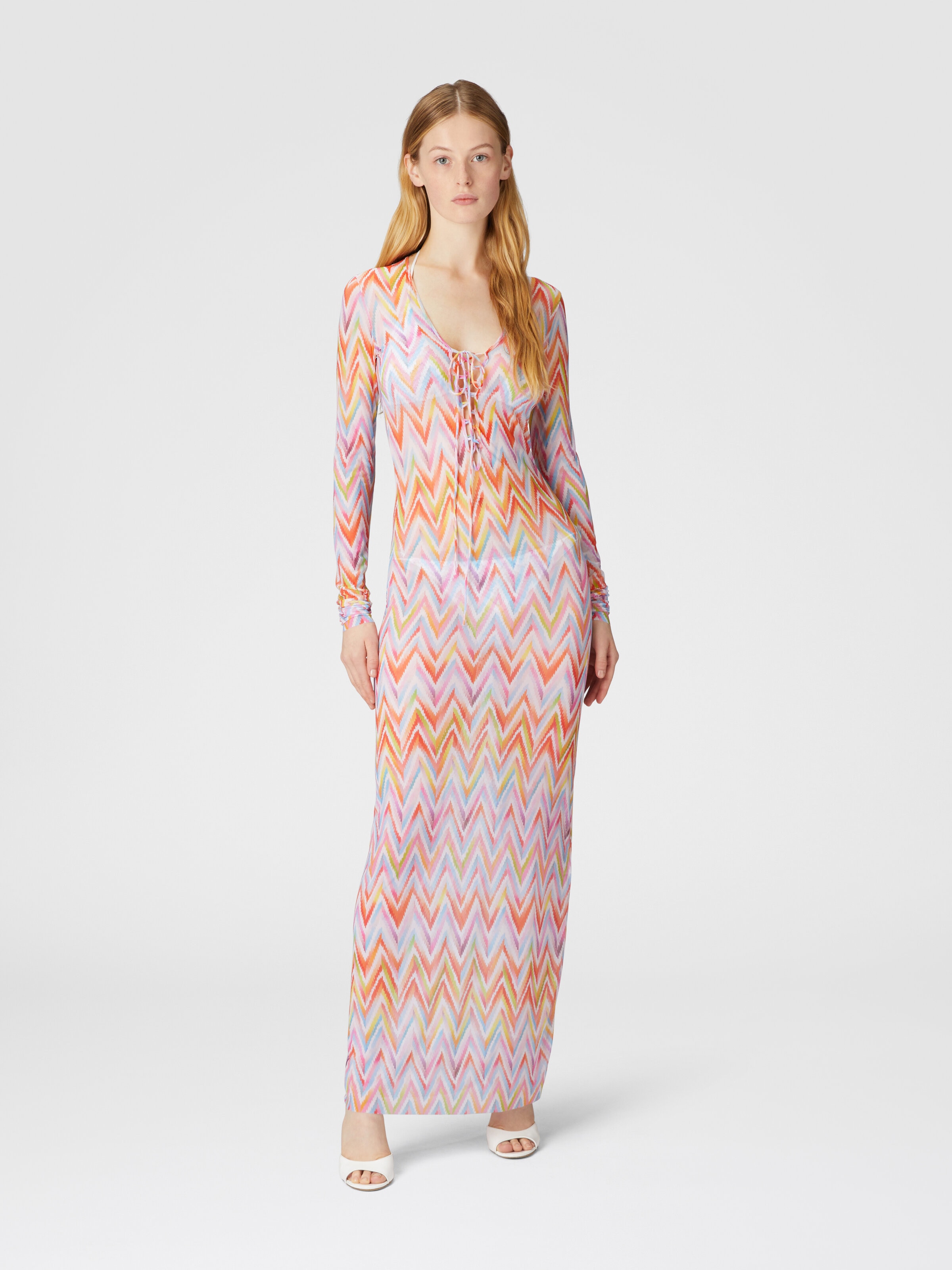 Eng anliegendes langes Strandkleid aus bedrucktem Tüll, Mehrfarbig  - 1