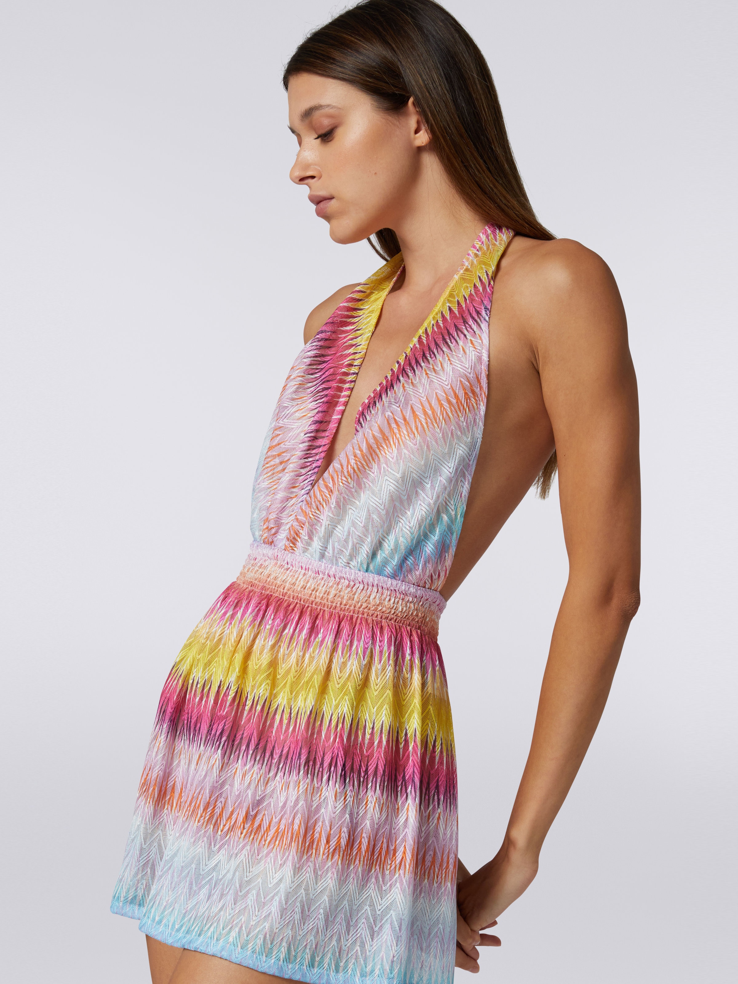 Kurzer Jumpsuit im Neckholder-Stil mit Zickzack-Print, Mehrfarbig  - 4