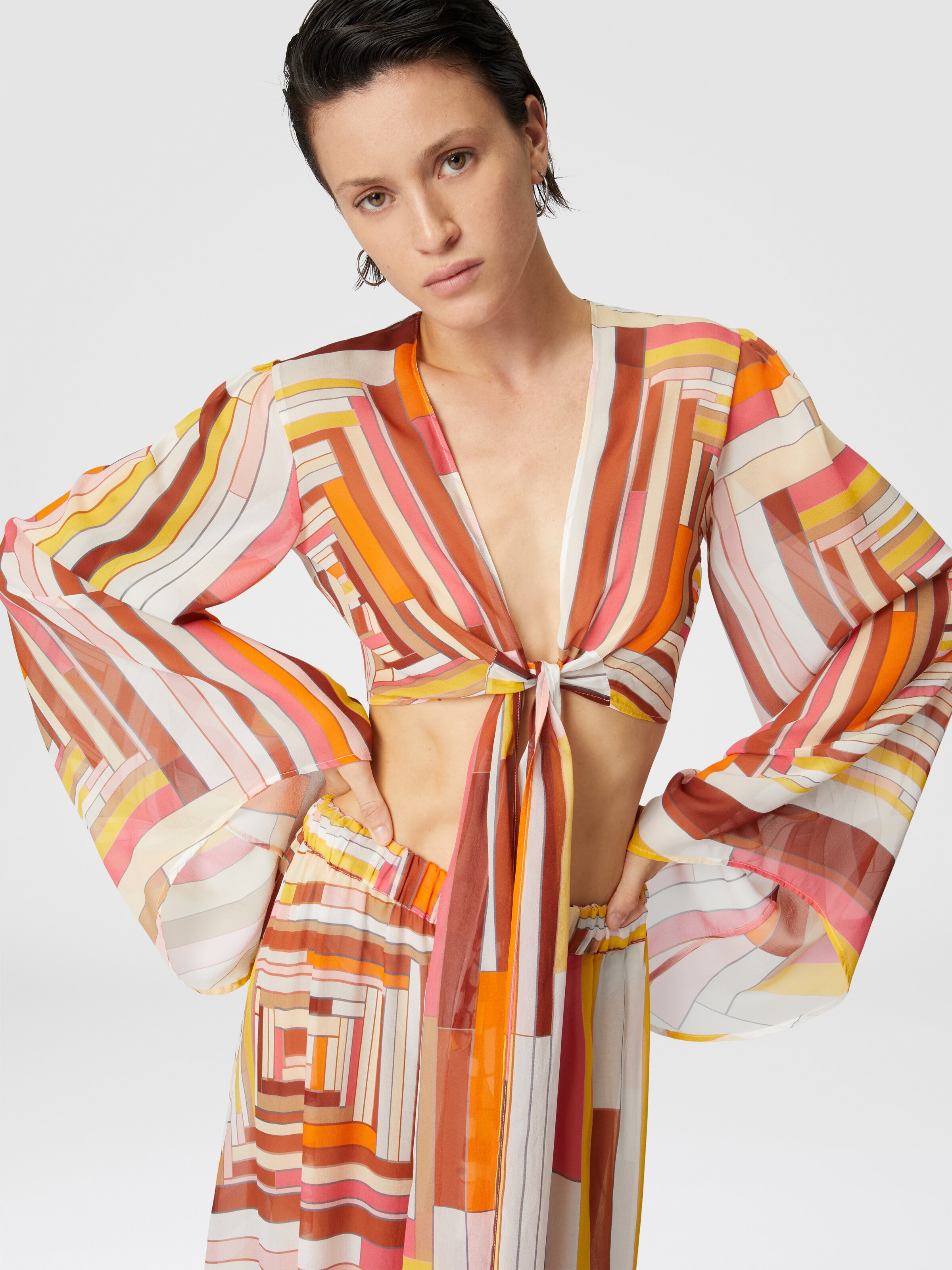 Printed silk crop top with wide sleeves and front knot, Multicoloured  - 3