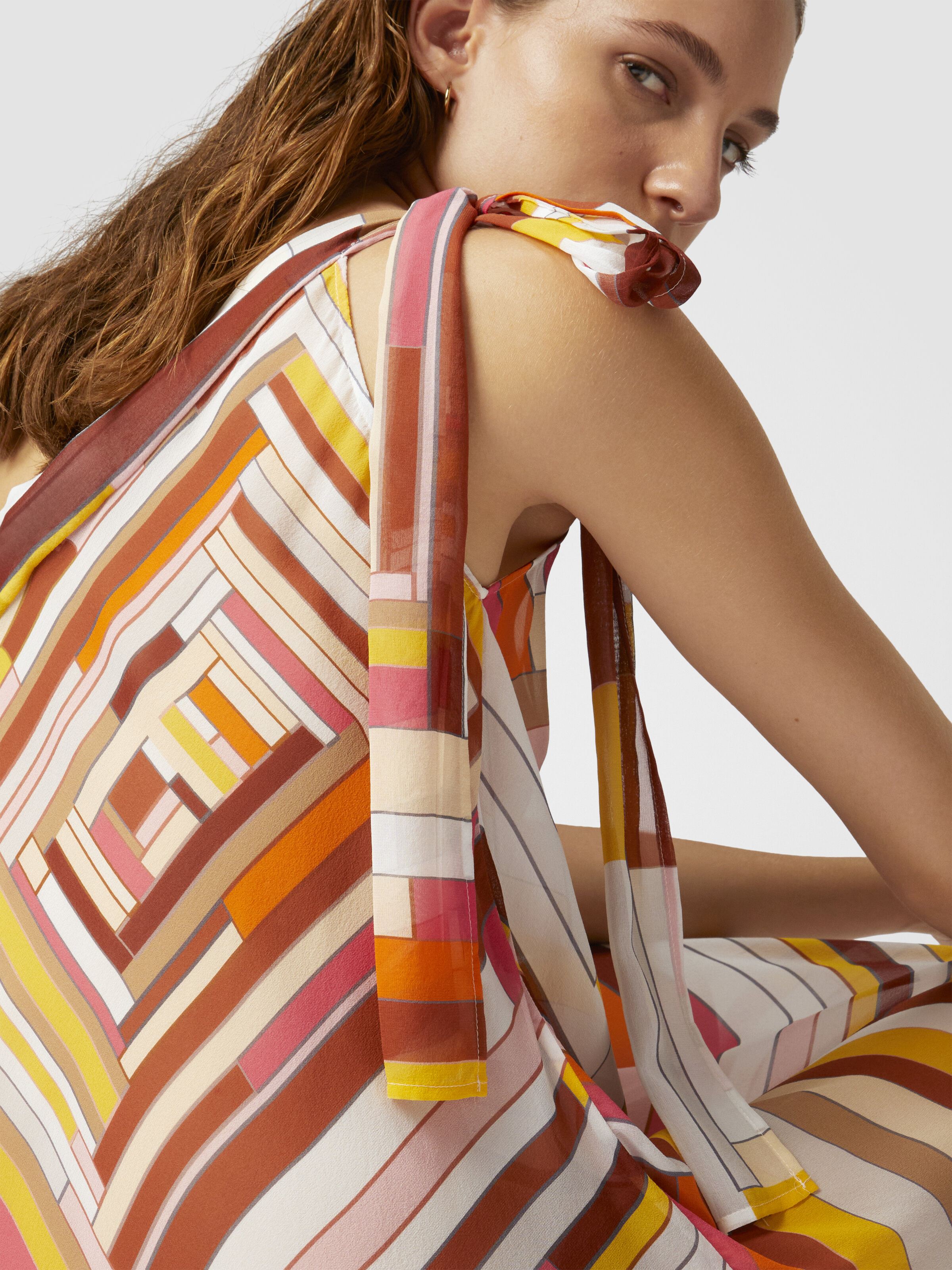 Robe couvrante asymétrique en soie imprimée avec bas foulard, Multicolore  - 4