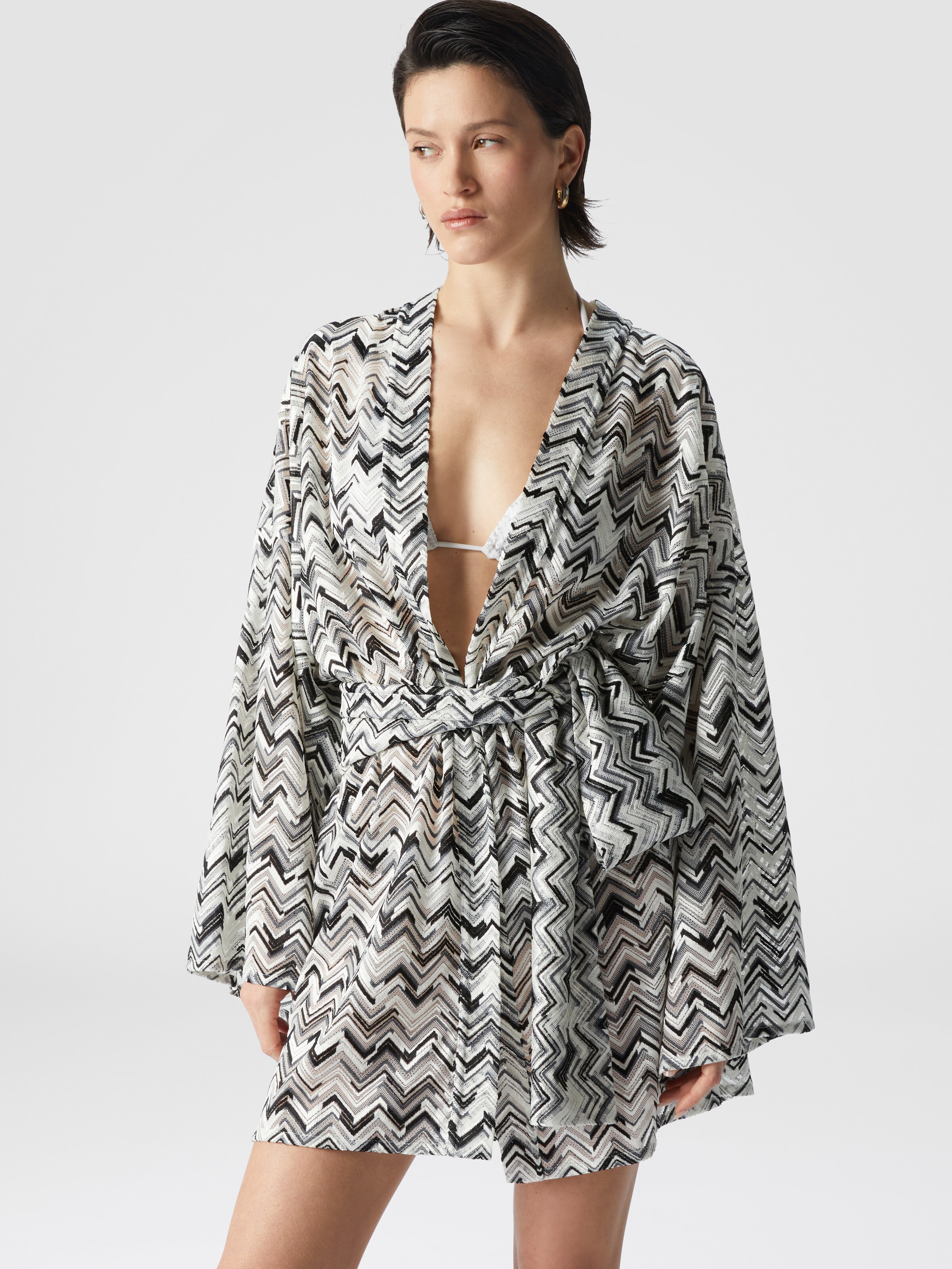 Kimono flameado en zigzag de mezcla de viscosa con cinturón, Negro - 3