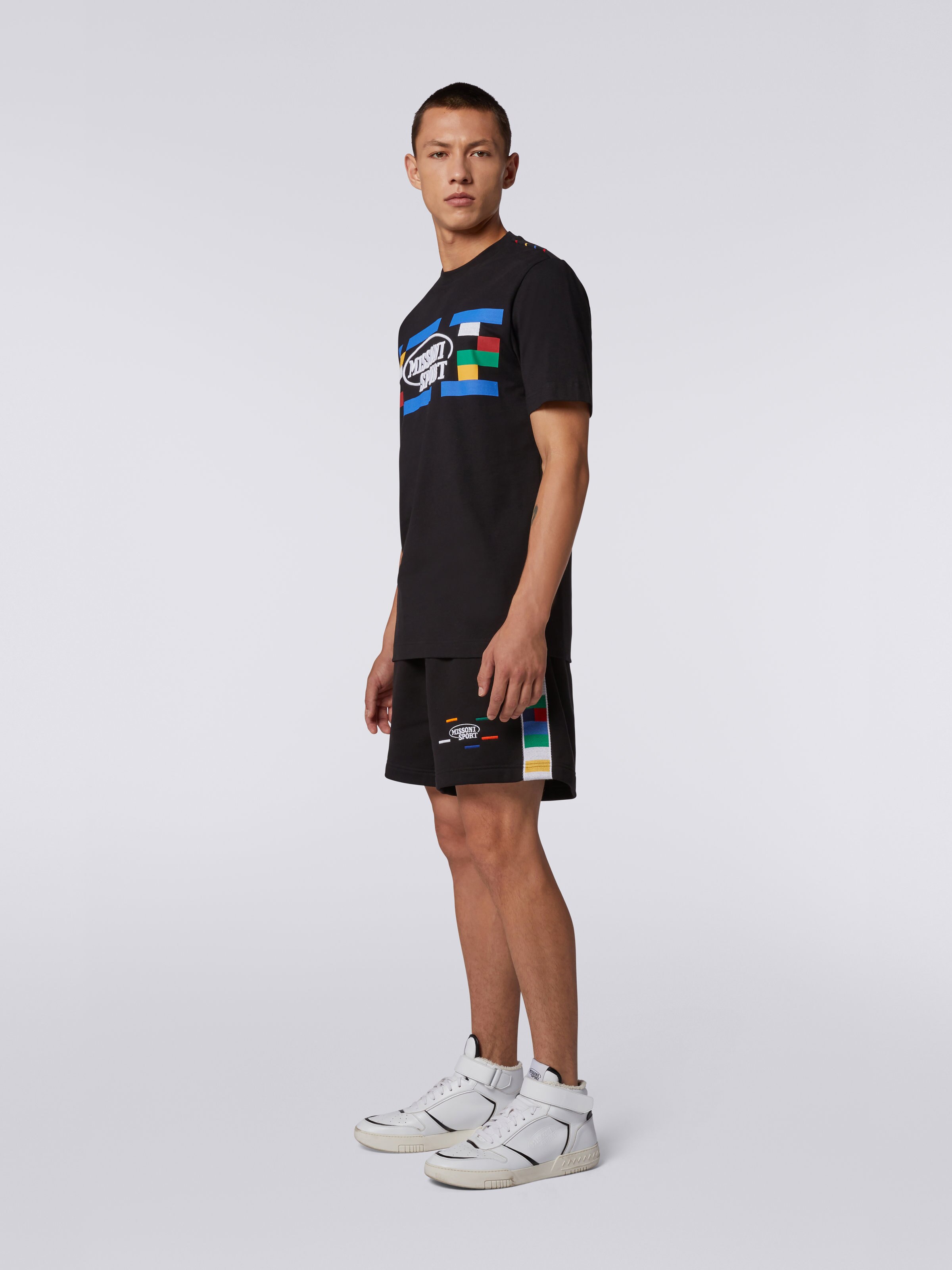 Baumwoll-T-Shirt mit Rundhalsausschnitt, Aufdruck und Stickerei, Schwarz & Mehrfarbig - 2