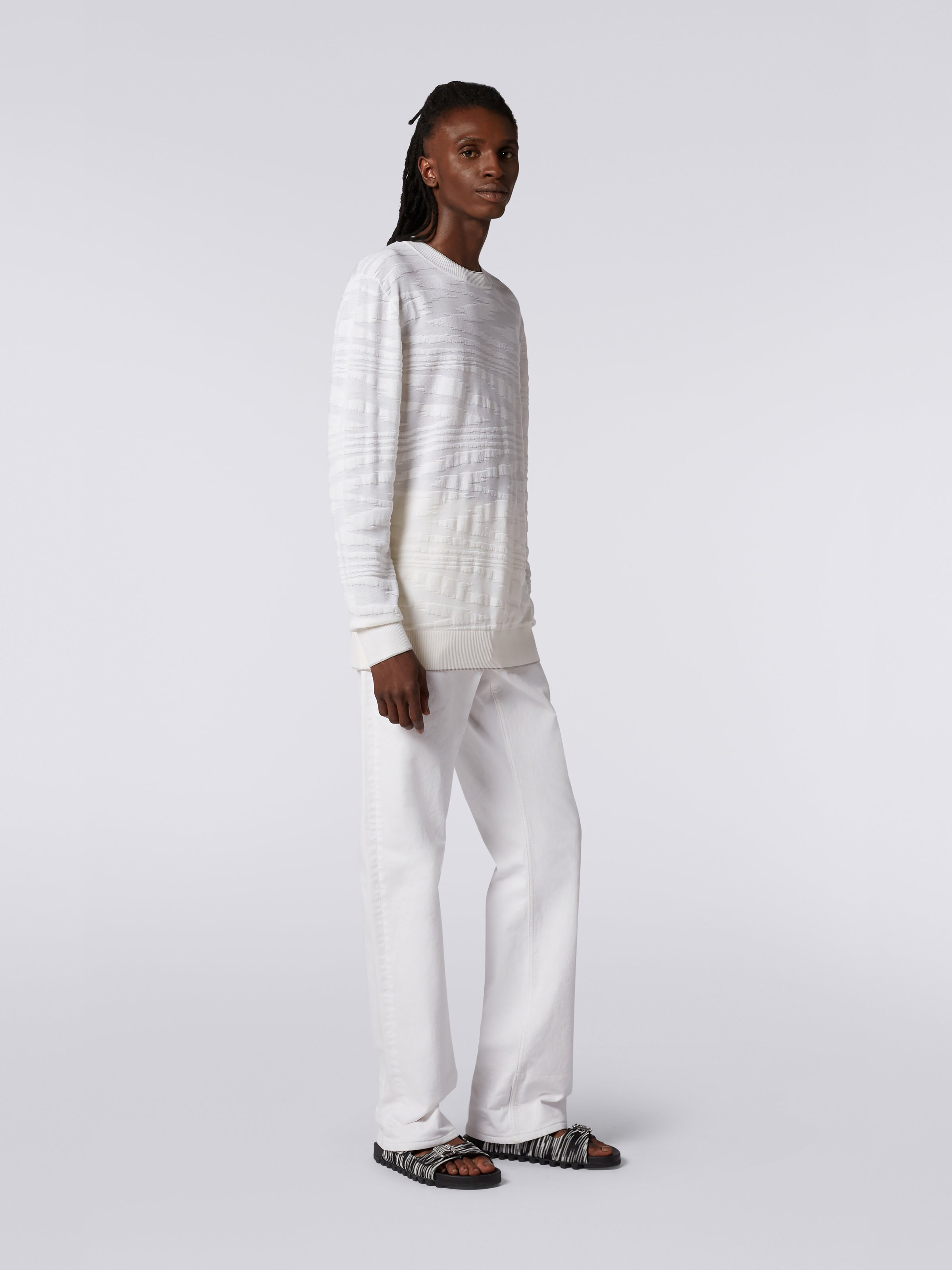 Pull à col rond en laine et viscose avec finition en relief, Blanc  - 2