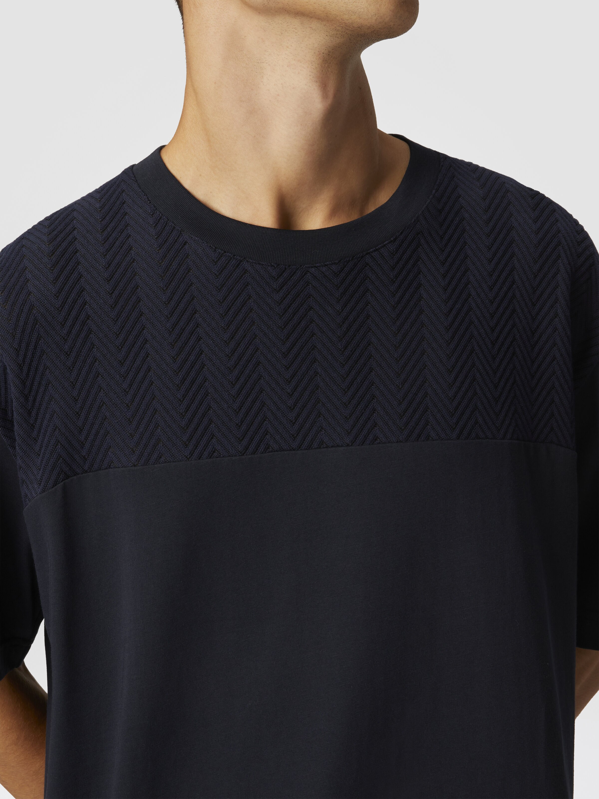 コットンクルーネックTシャツ、トーンオントーンジグザグインサート付き, ブルー - 4